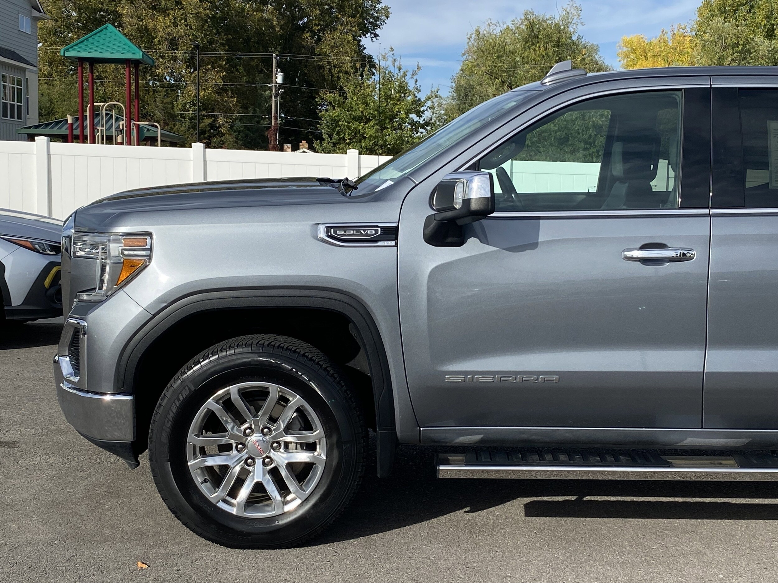 2019 Gmc Sierra 1500 SLT photo 2