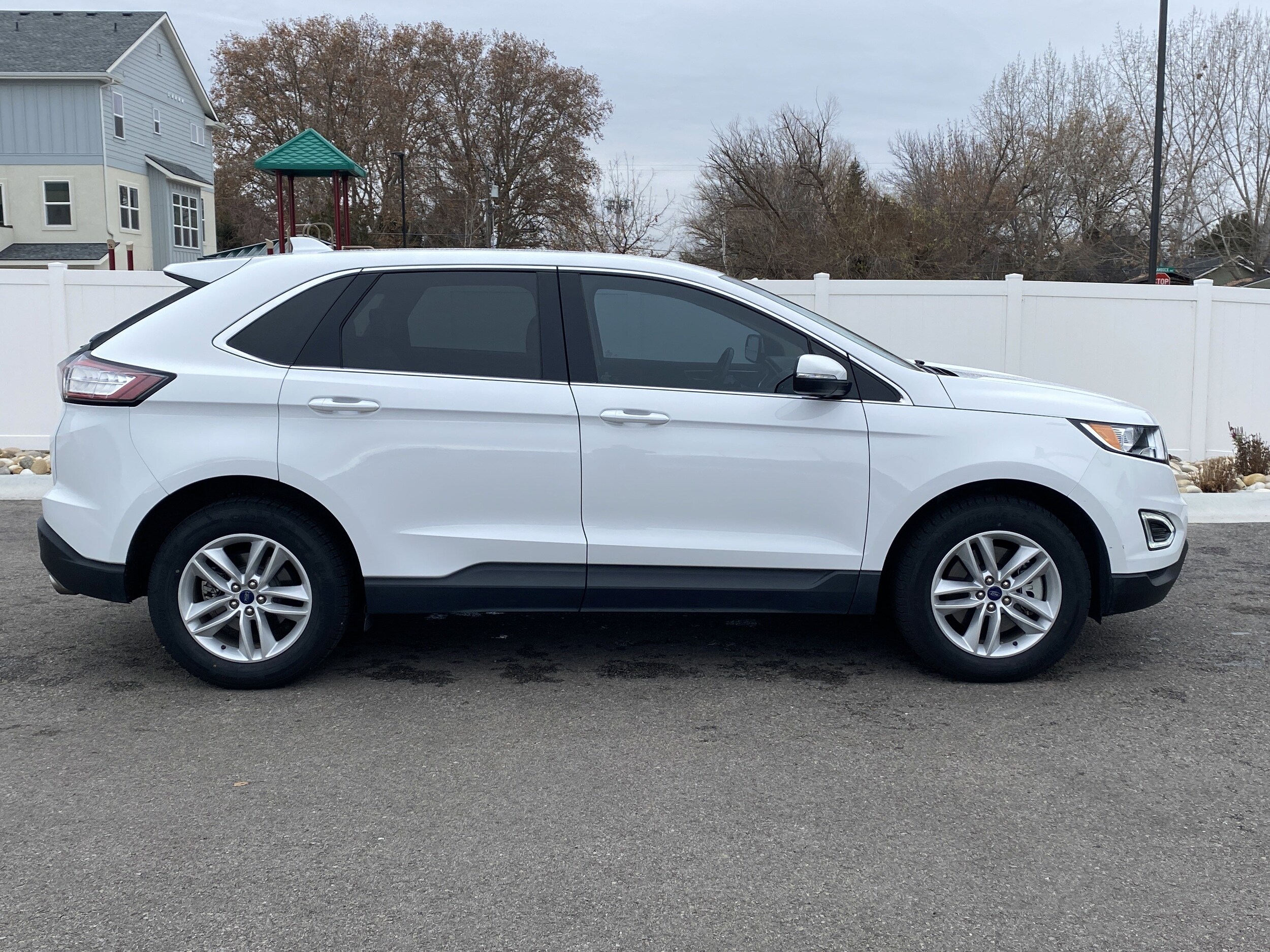 2017 Ford Edge SEL photo 3