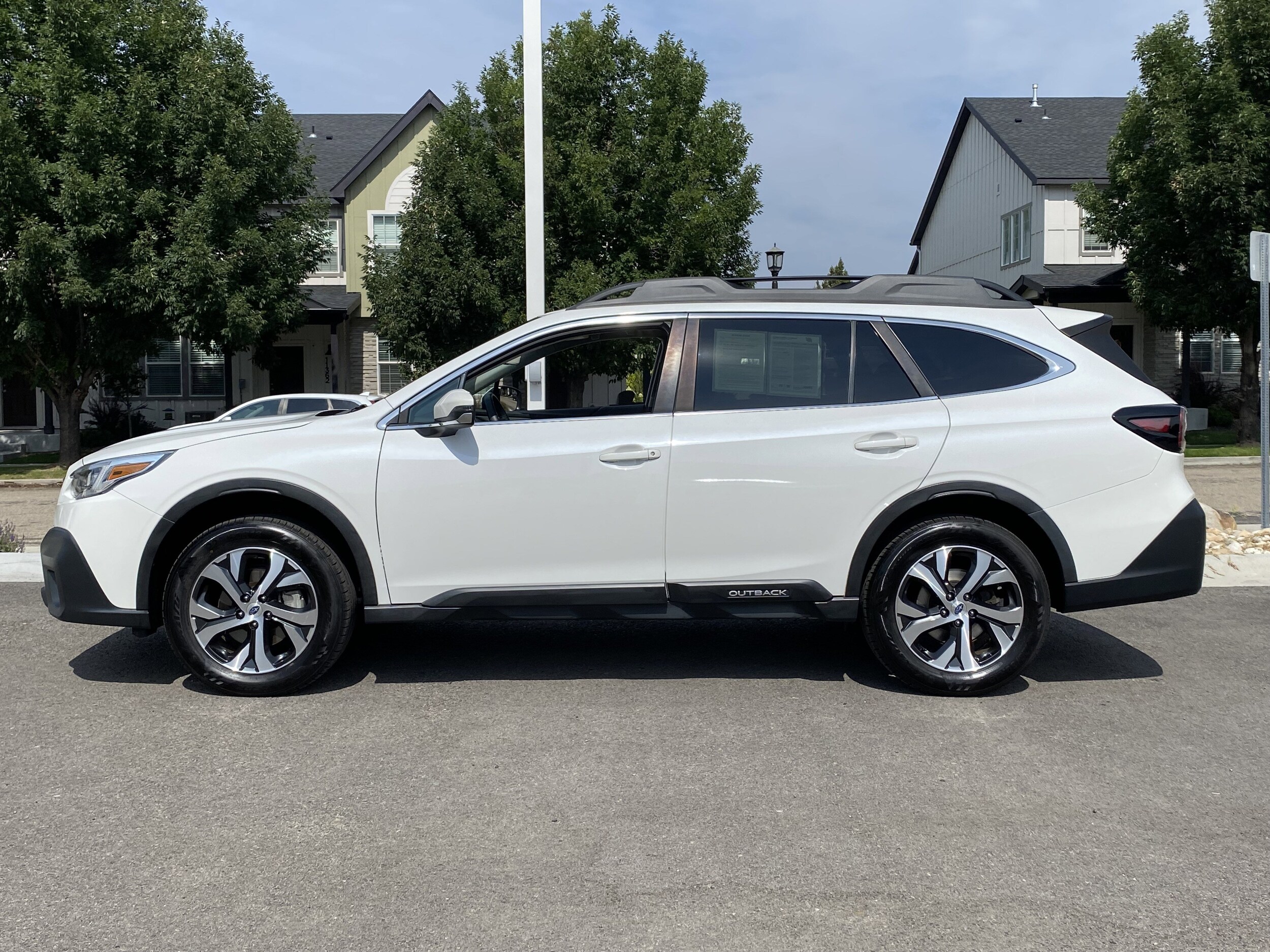 2022 Subaru Outback Limited XT photo 3