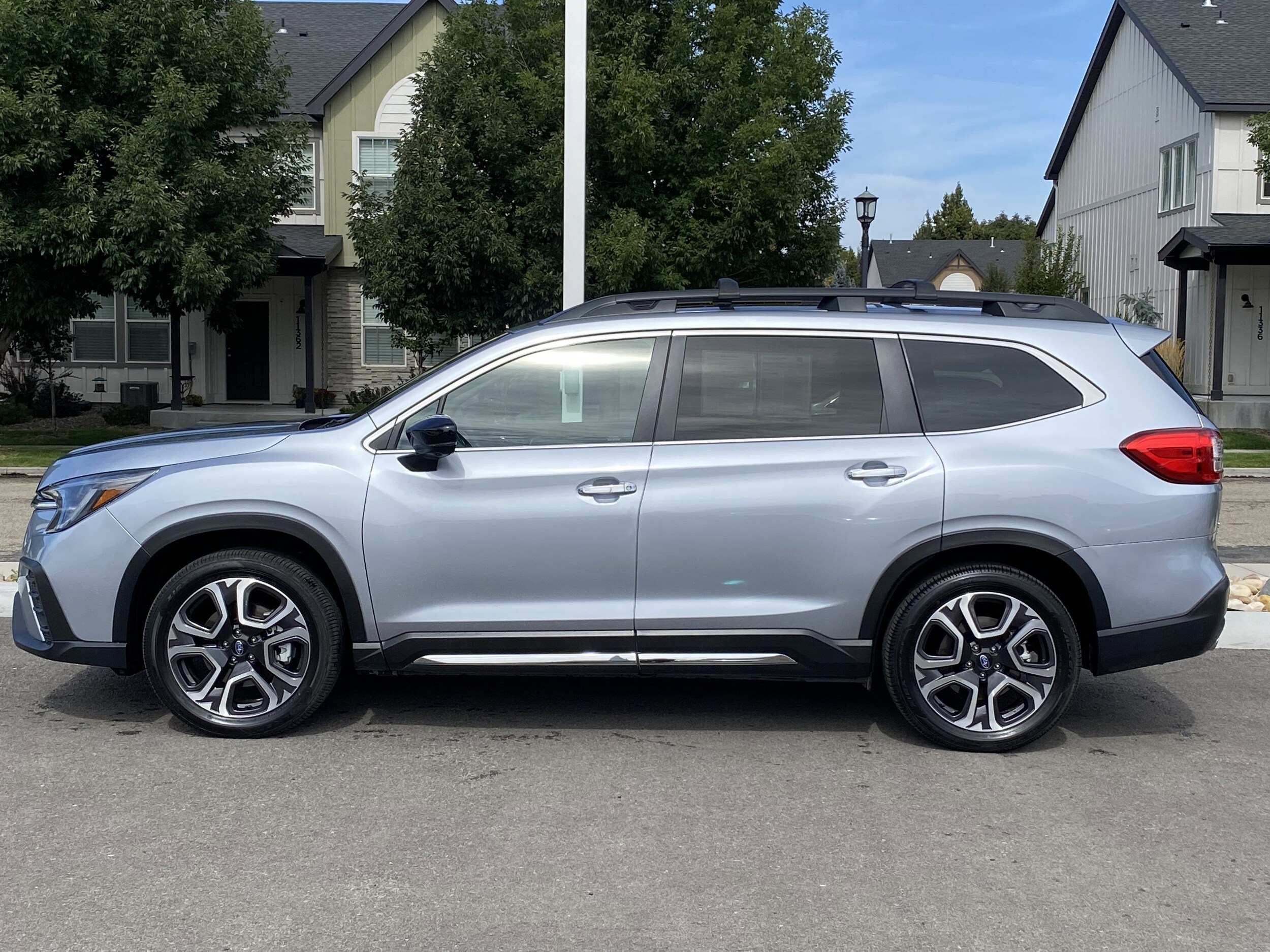 2025 Subaru Ascent Touring photo 2