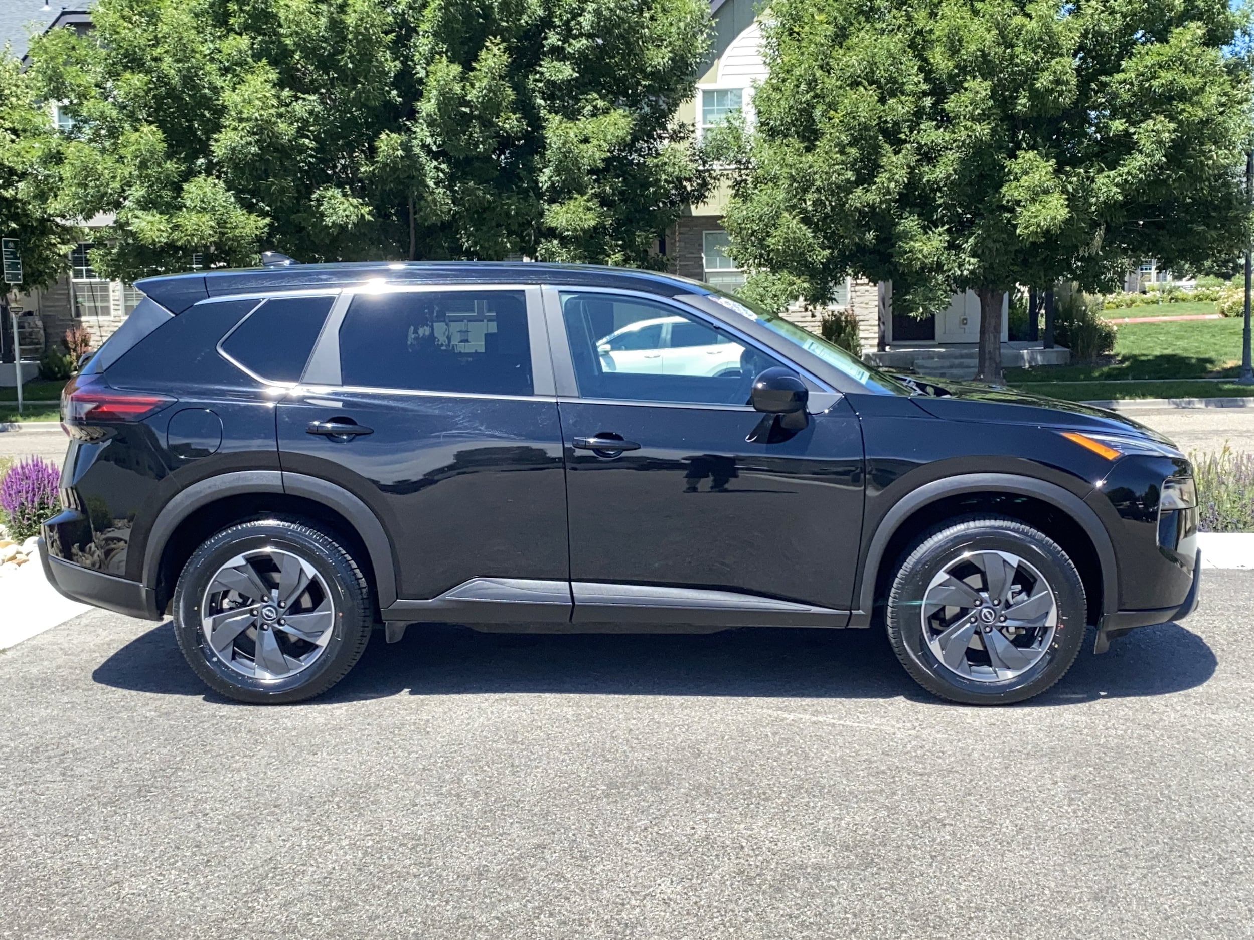 2024 Nissan Rogue SV - Photo 8