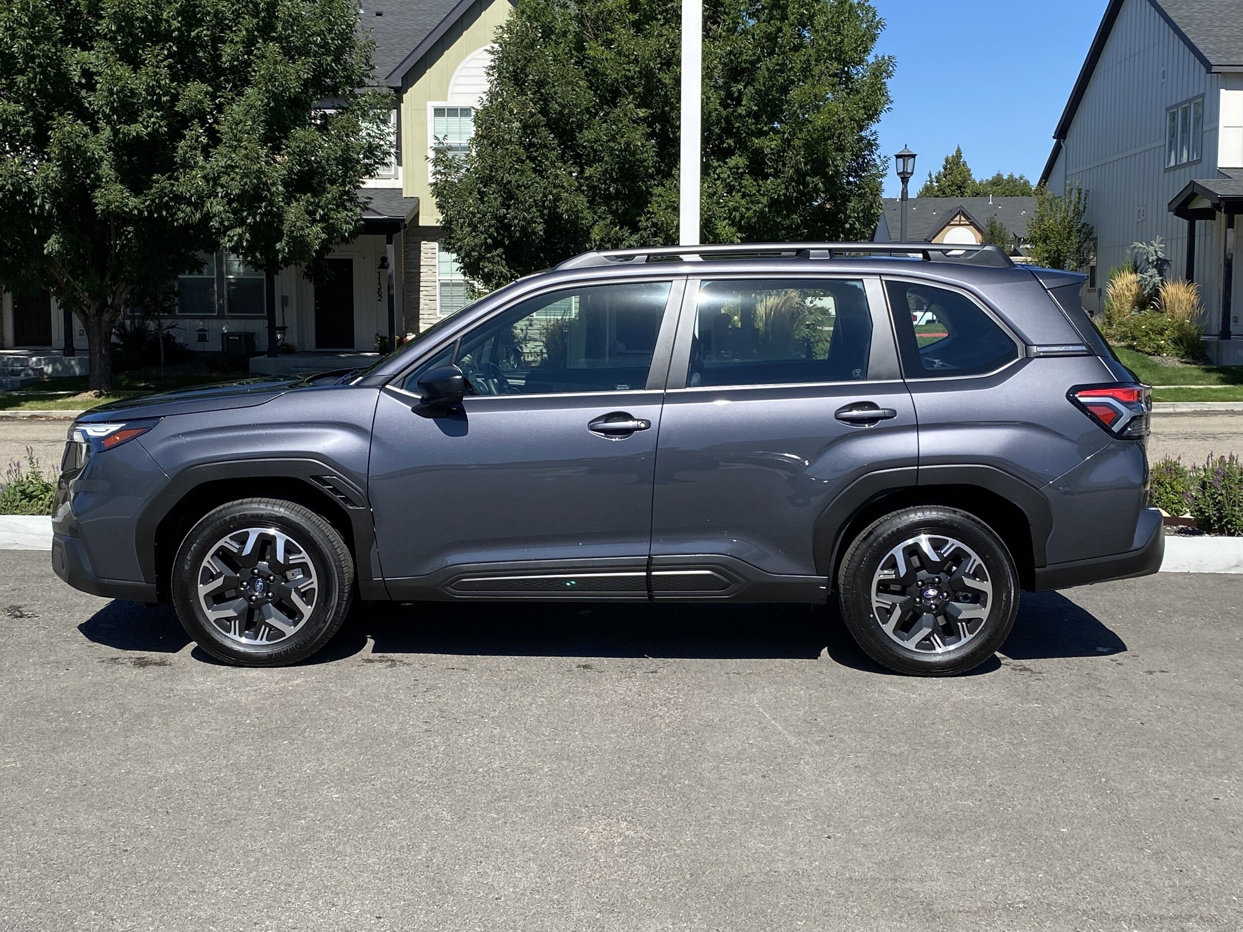 2025 Subaru Forester photo 3