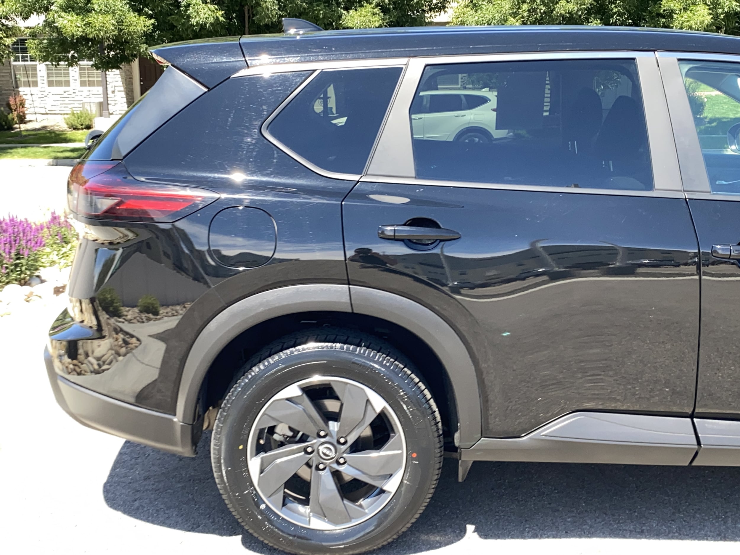 2024 Nissan Rogue SV - Photo 7