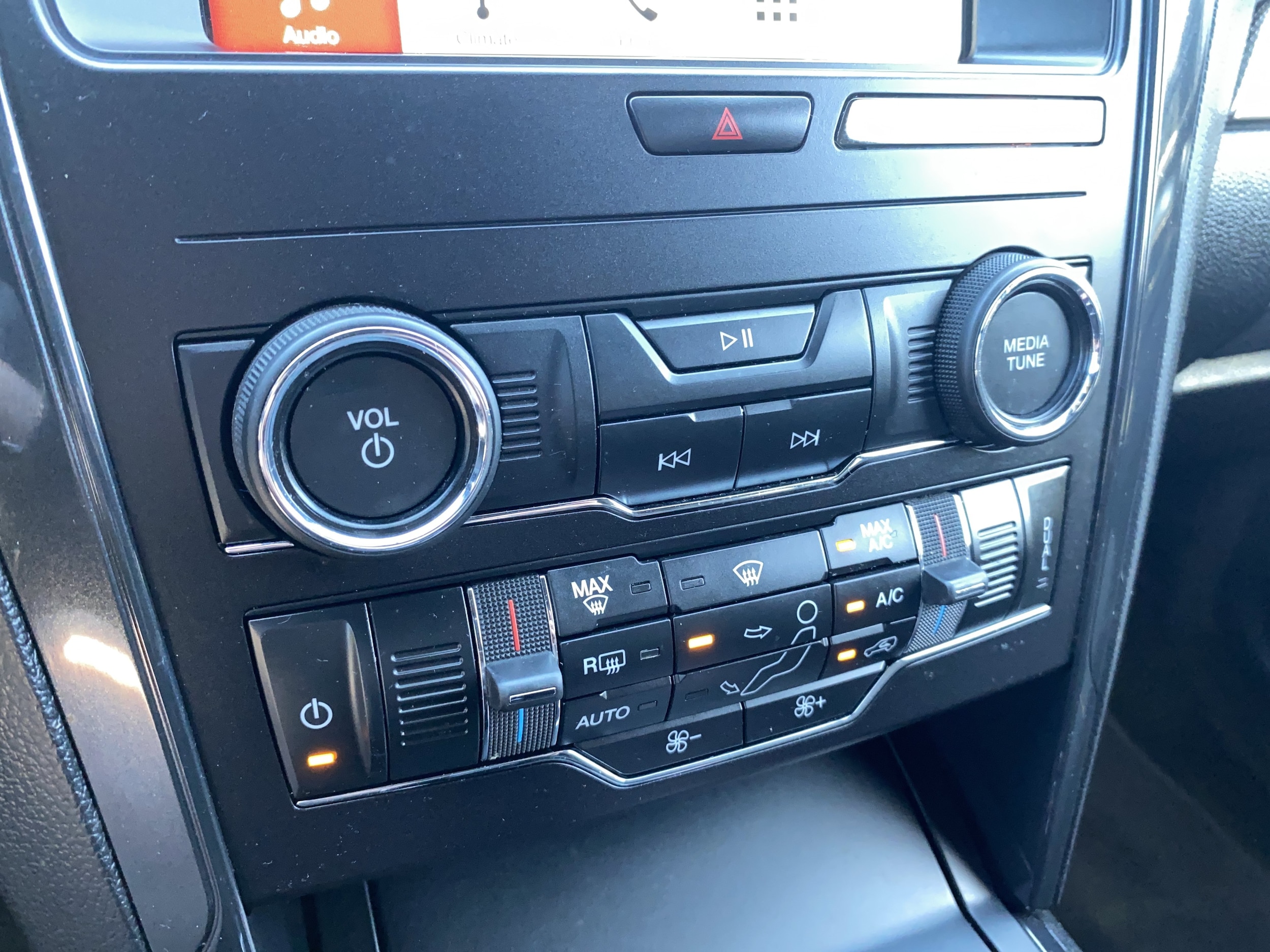 2018 Ford Explorer XLT - Photo 25
