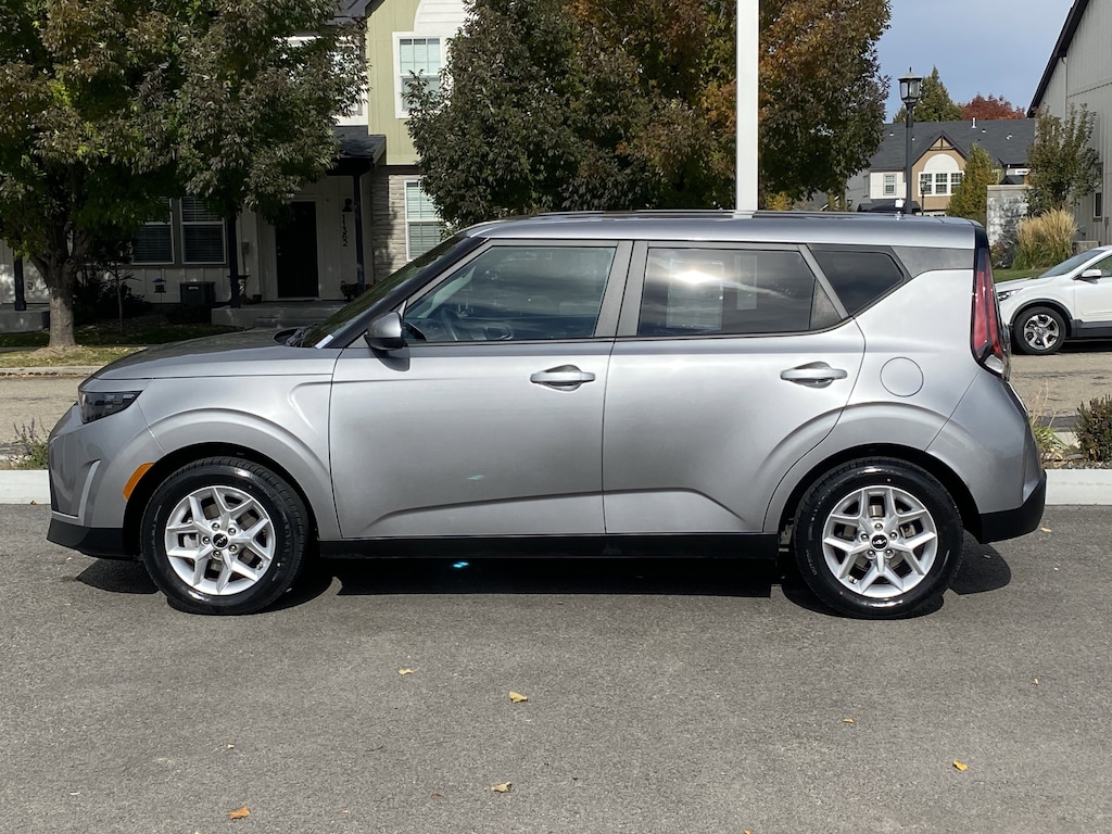Used 2024 Kia Soul LX Hatchback