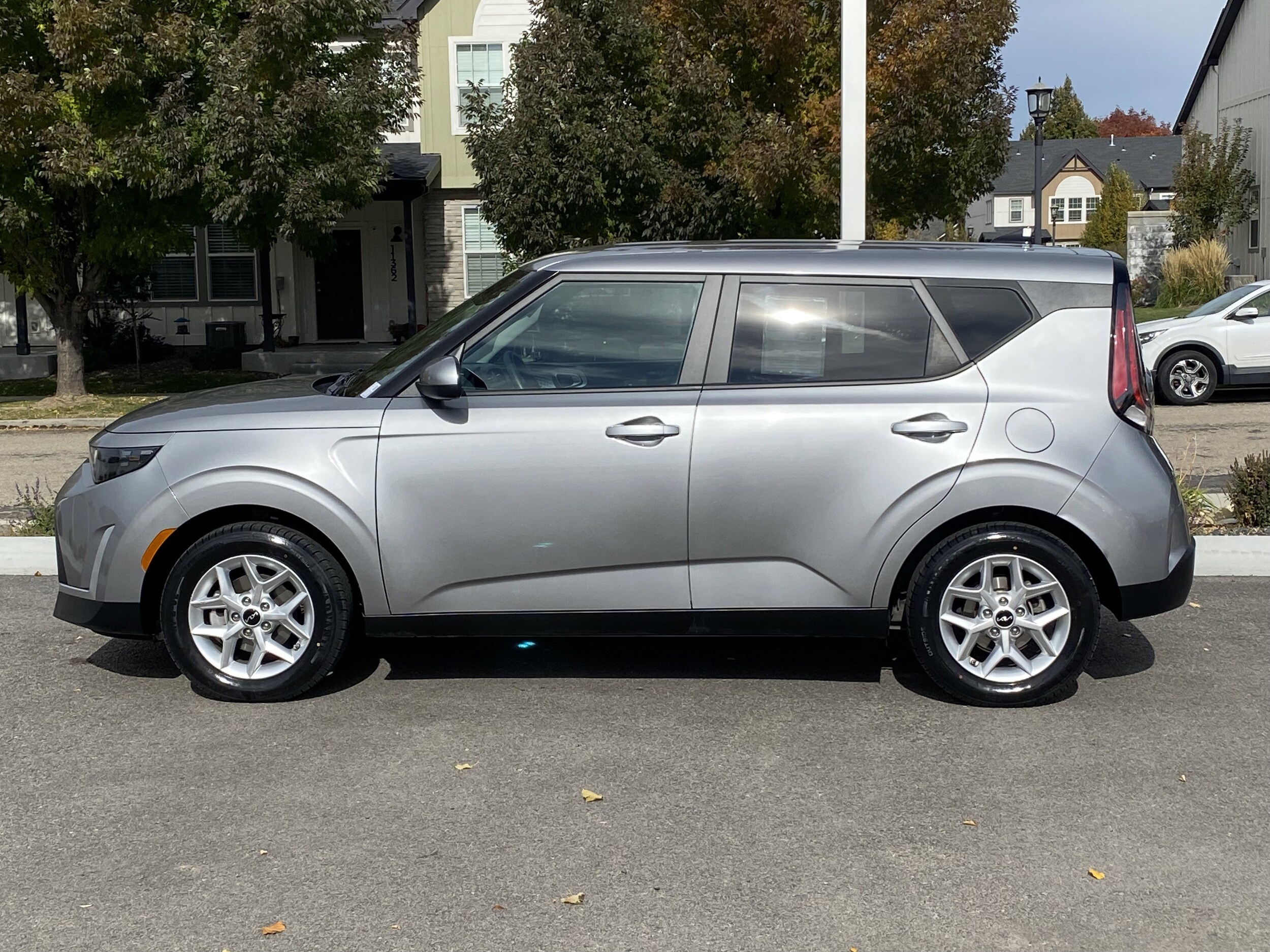 2024 Kia Soul LX photo 2