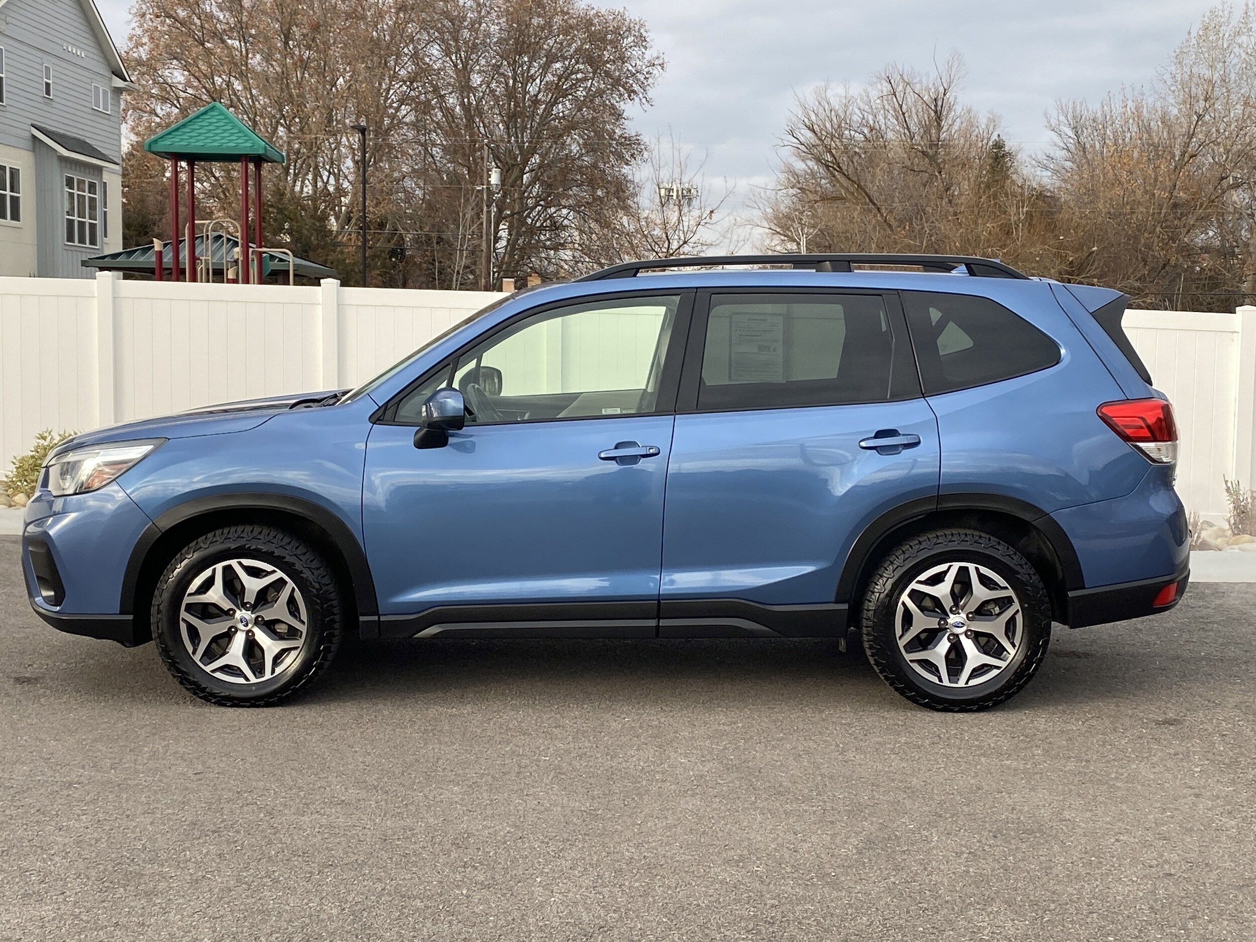 2021 Subaru Forester Premium photo 3
