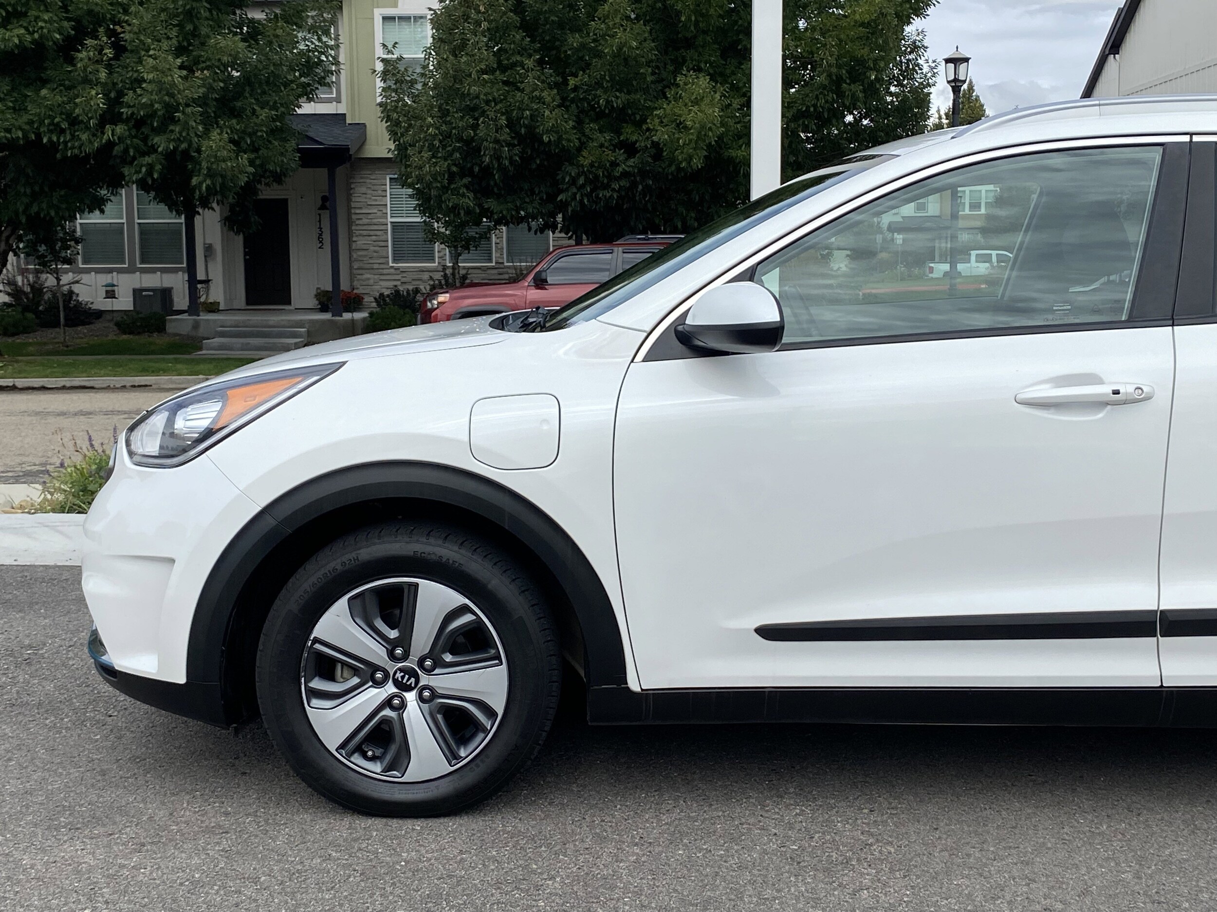 2019 Kia Niro Plug-In Hybrid LX photo 2