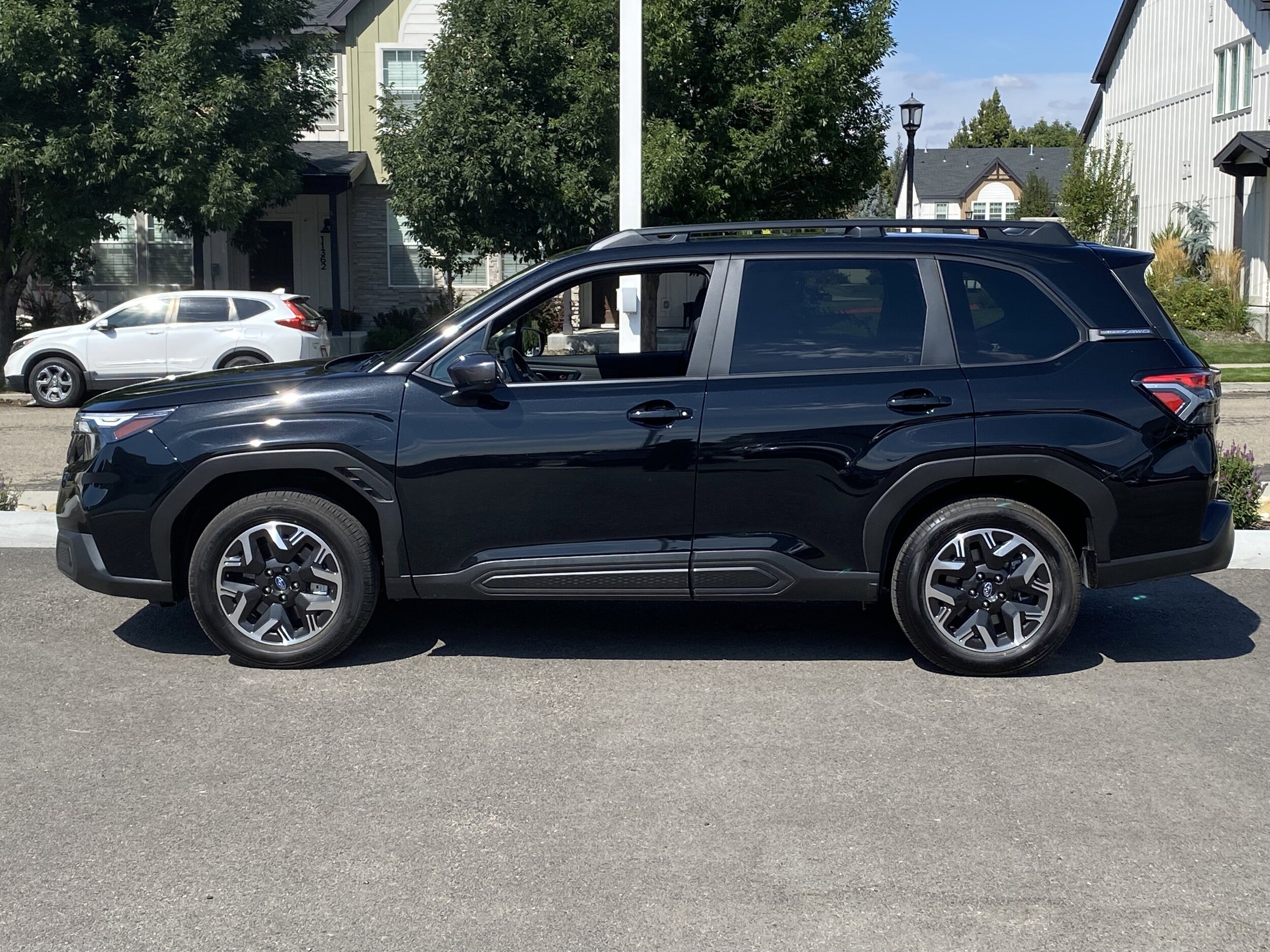 2025 Subaru Forester Premium photo 3