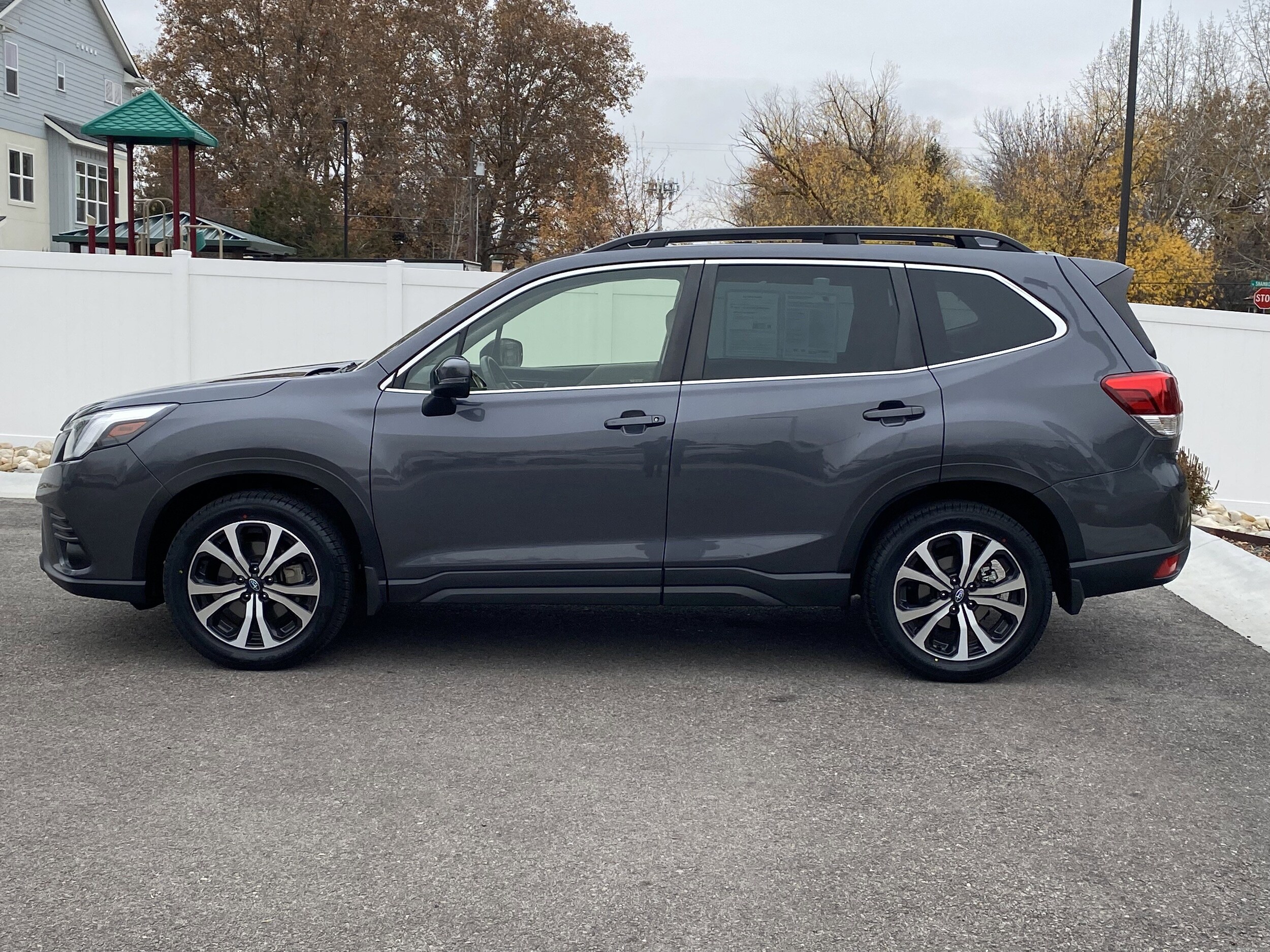 2022 Subaru Forester Limited photo 3