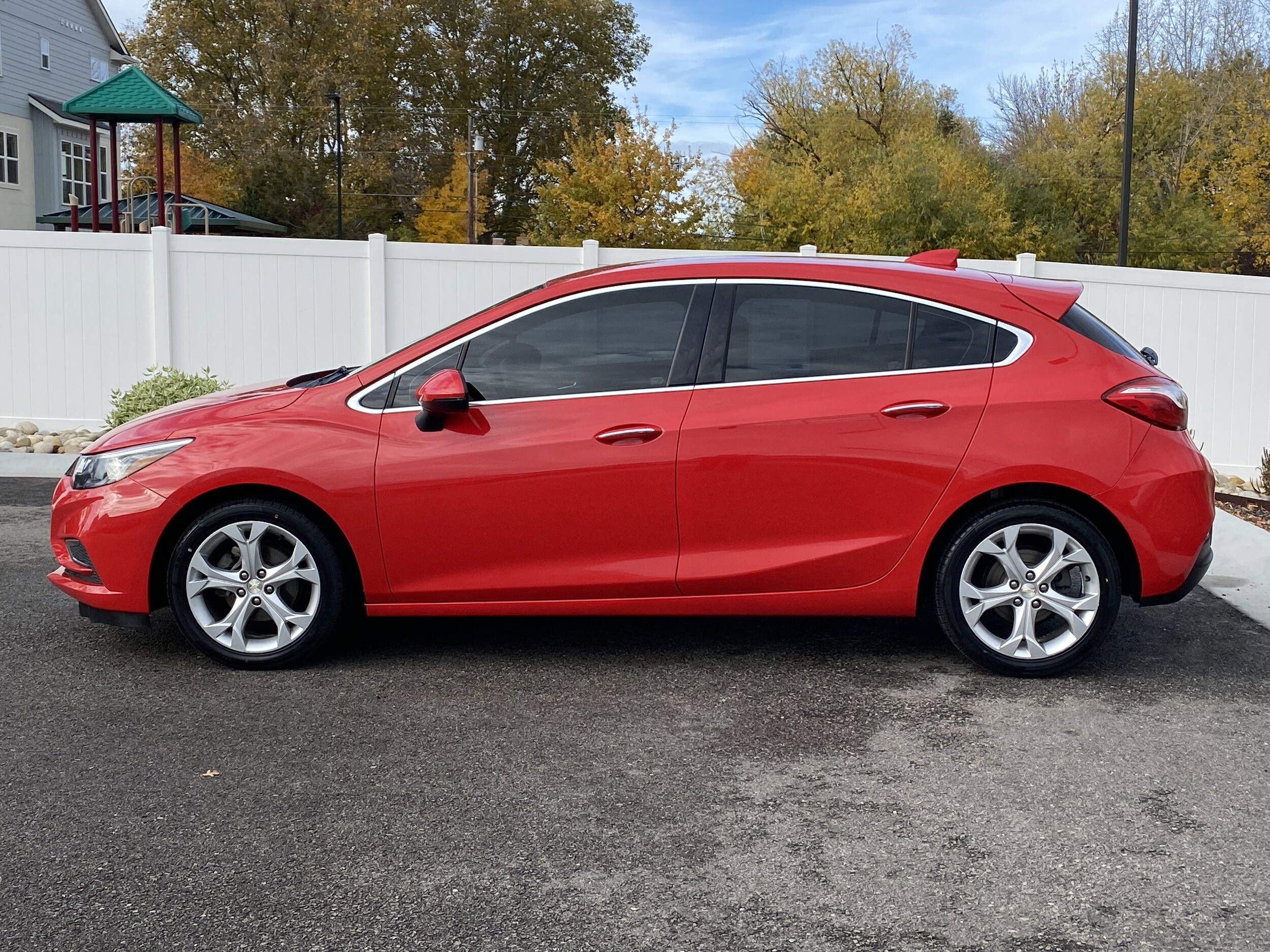 2018 Chevrolet Cruze Premier photo 3