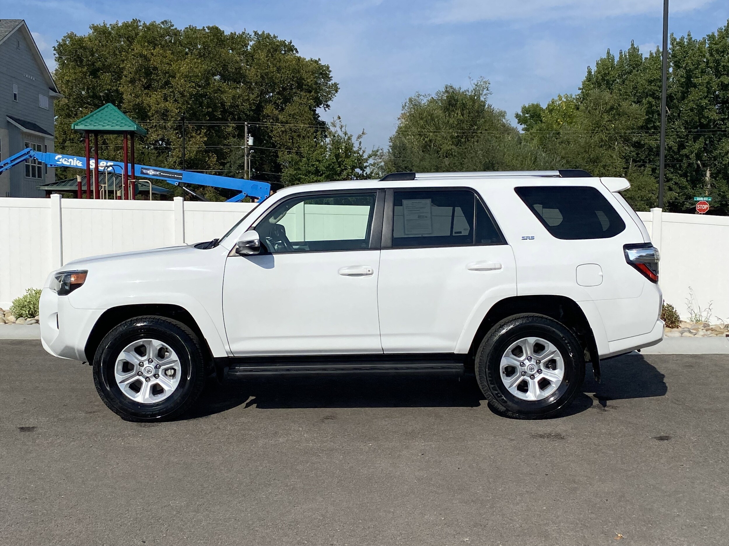 2024 Toyota 4Runner SR5 Premium photo 2