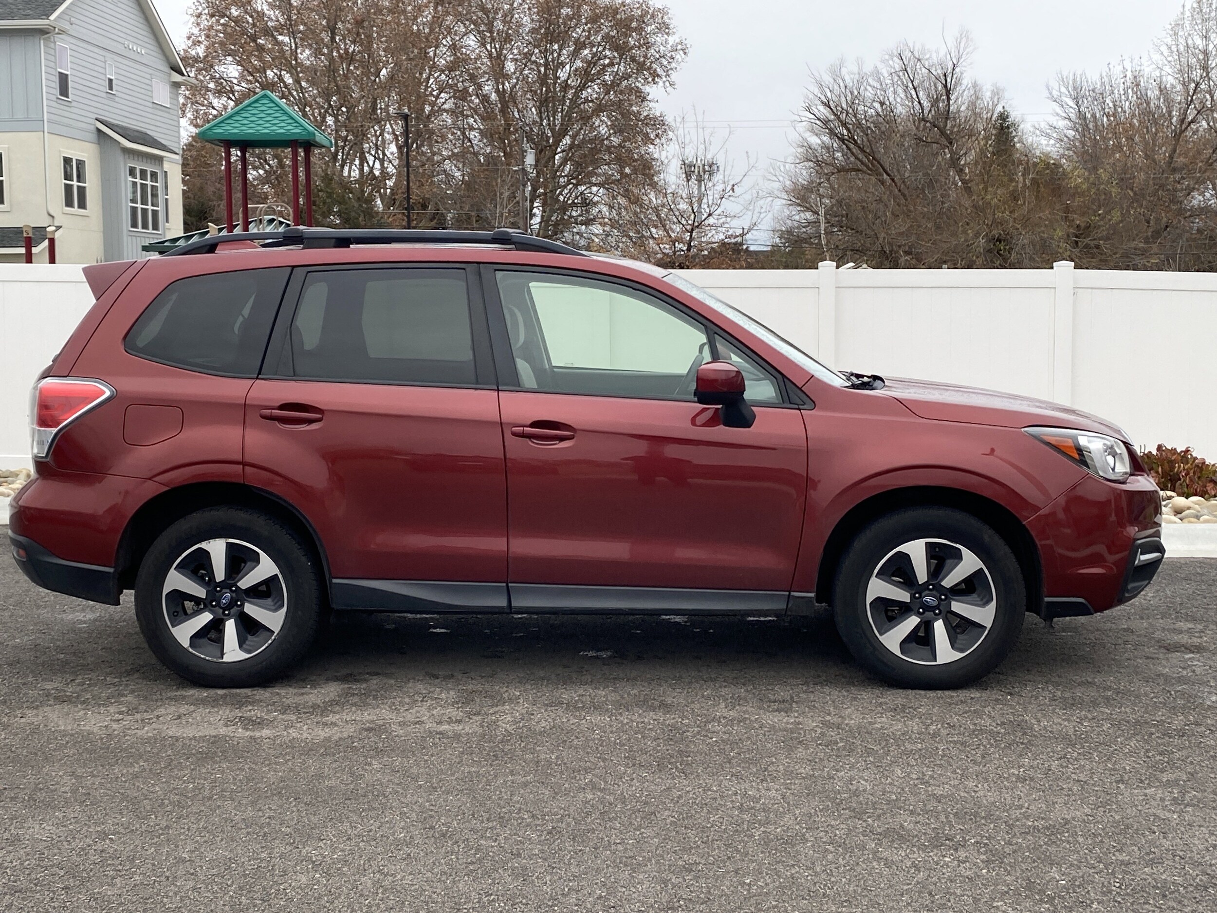 2017 Subaru Forester Premium photo 3