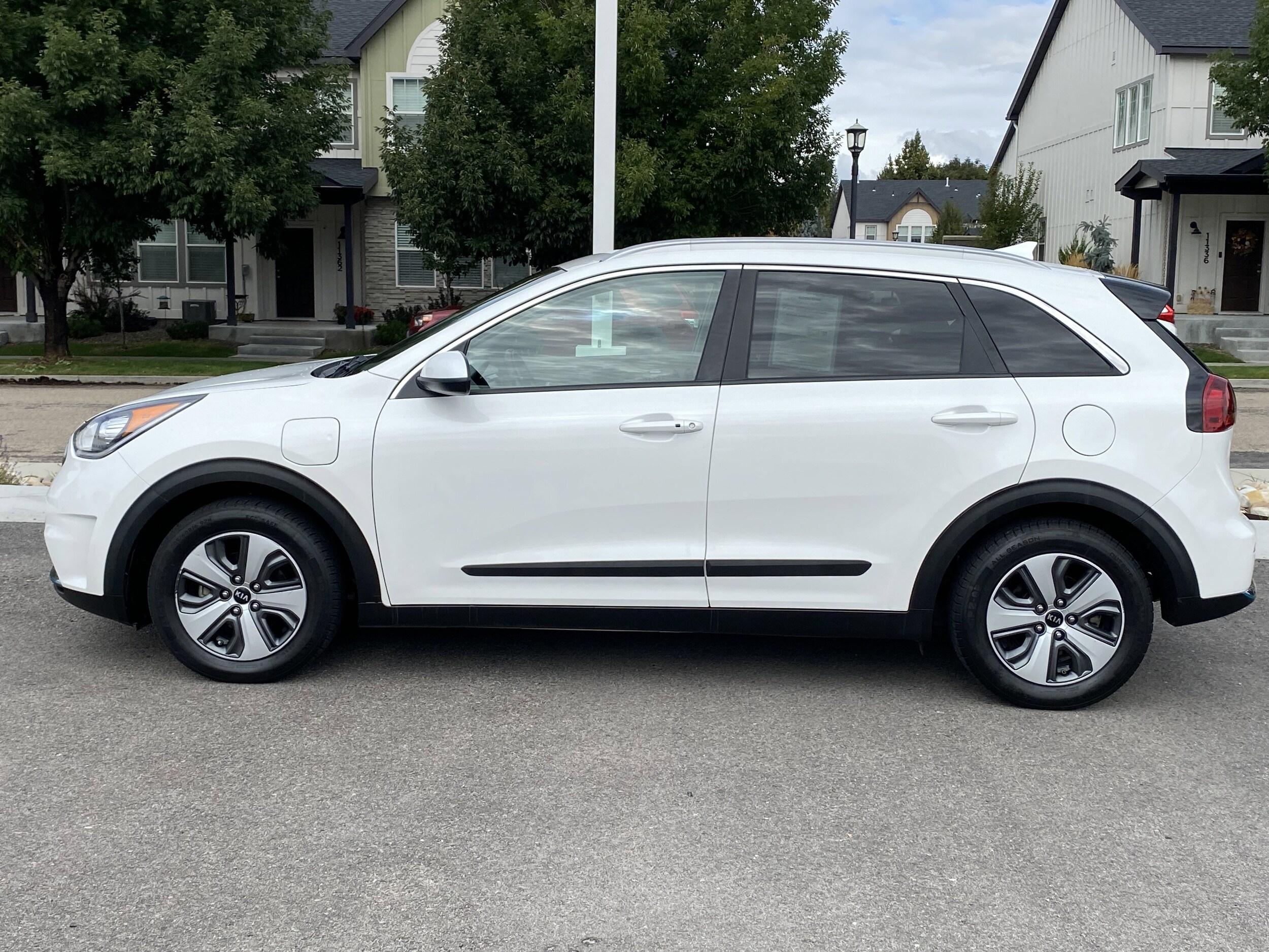 2019 Kia Niro Plug-In Hybrid LX photo 3