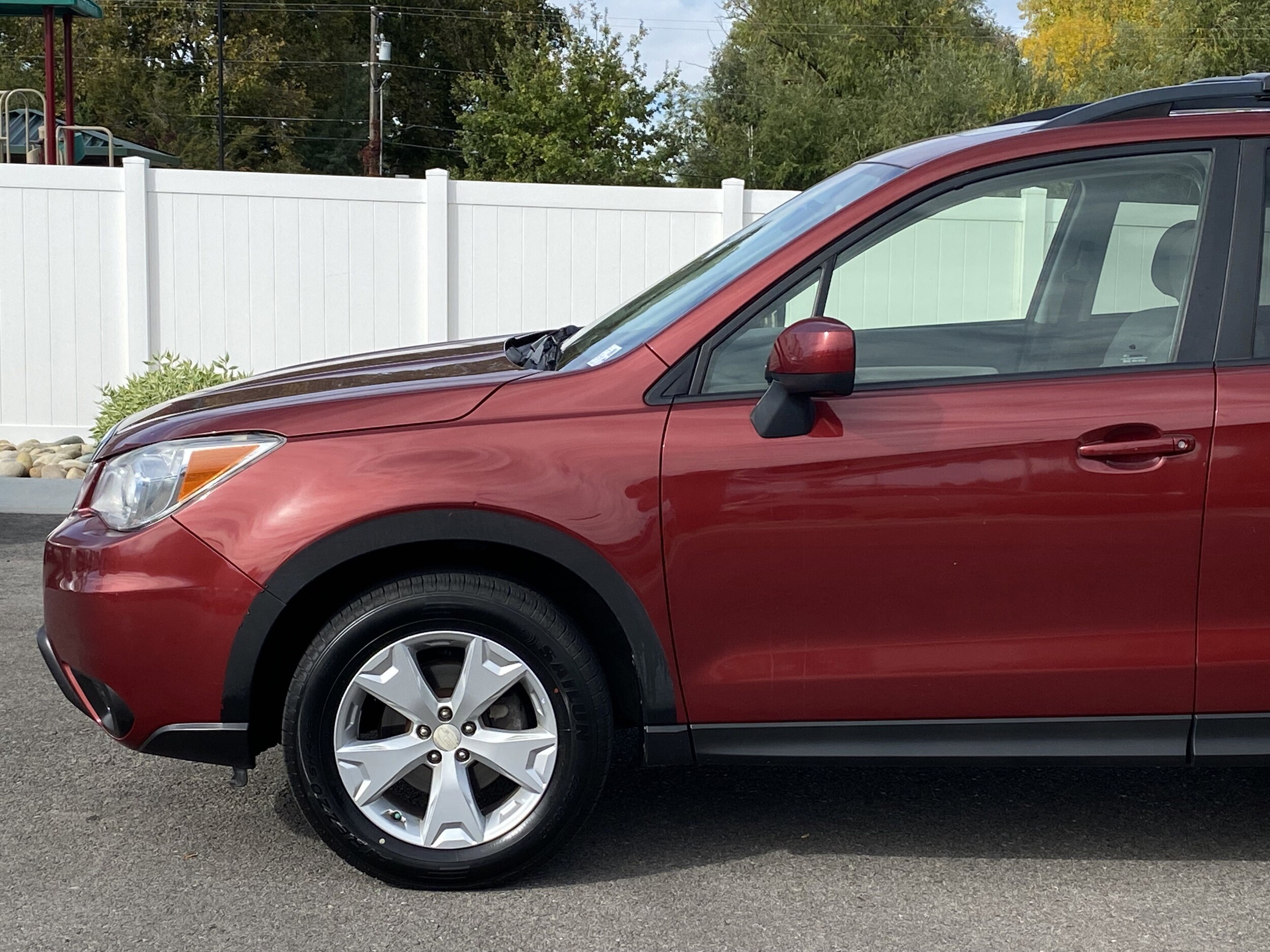2015 Subaru Forester 2.5i Premium photo 2