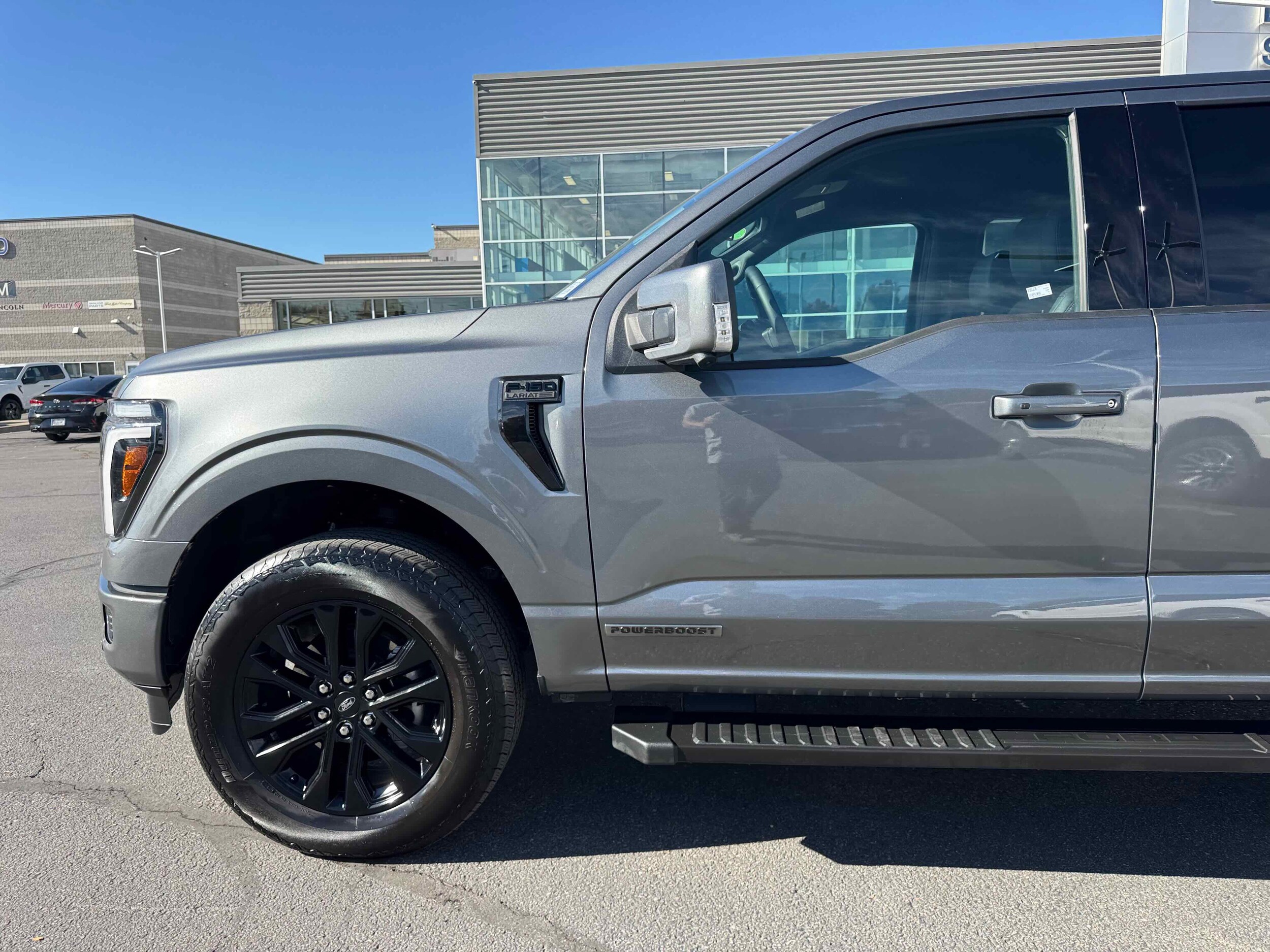 2025 Ford F-150 Lariat photo 3