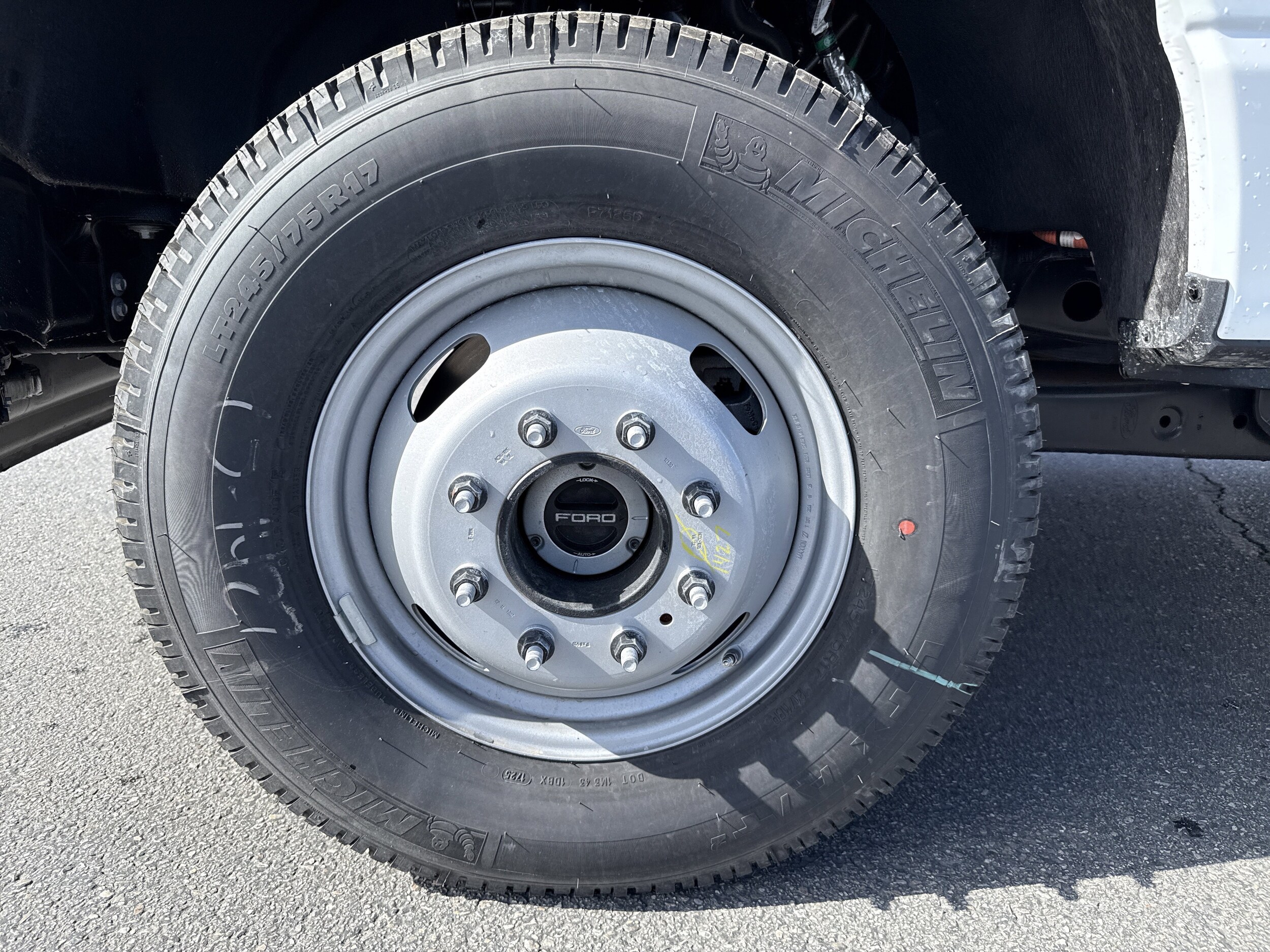 2025 Ford F-350 Super Duty Chassis Cab XL - Photo 12
