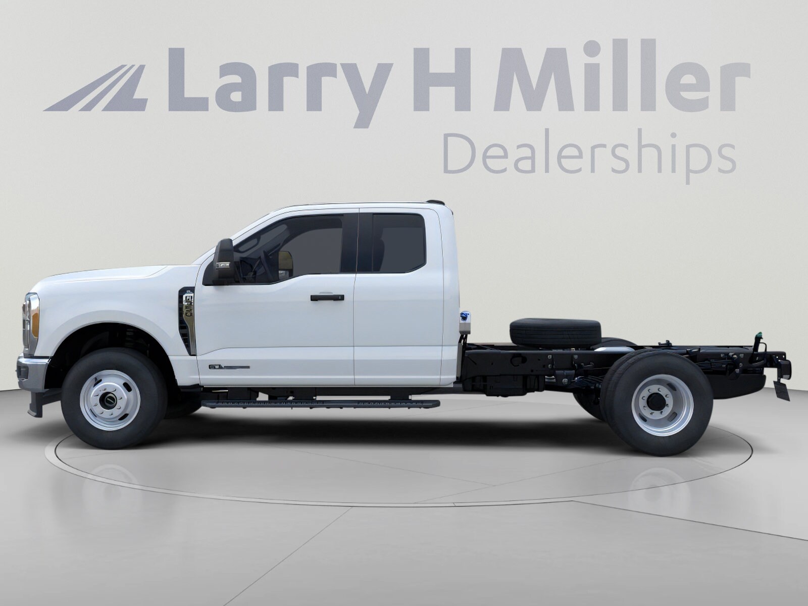2025 Ford F-350 Super Duty Chassis Cab XL - Photo 4
