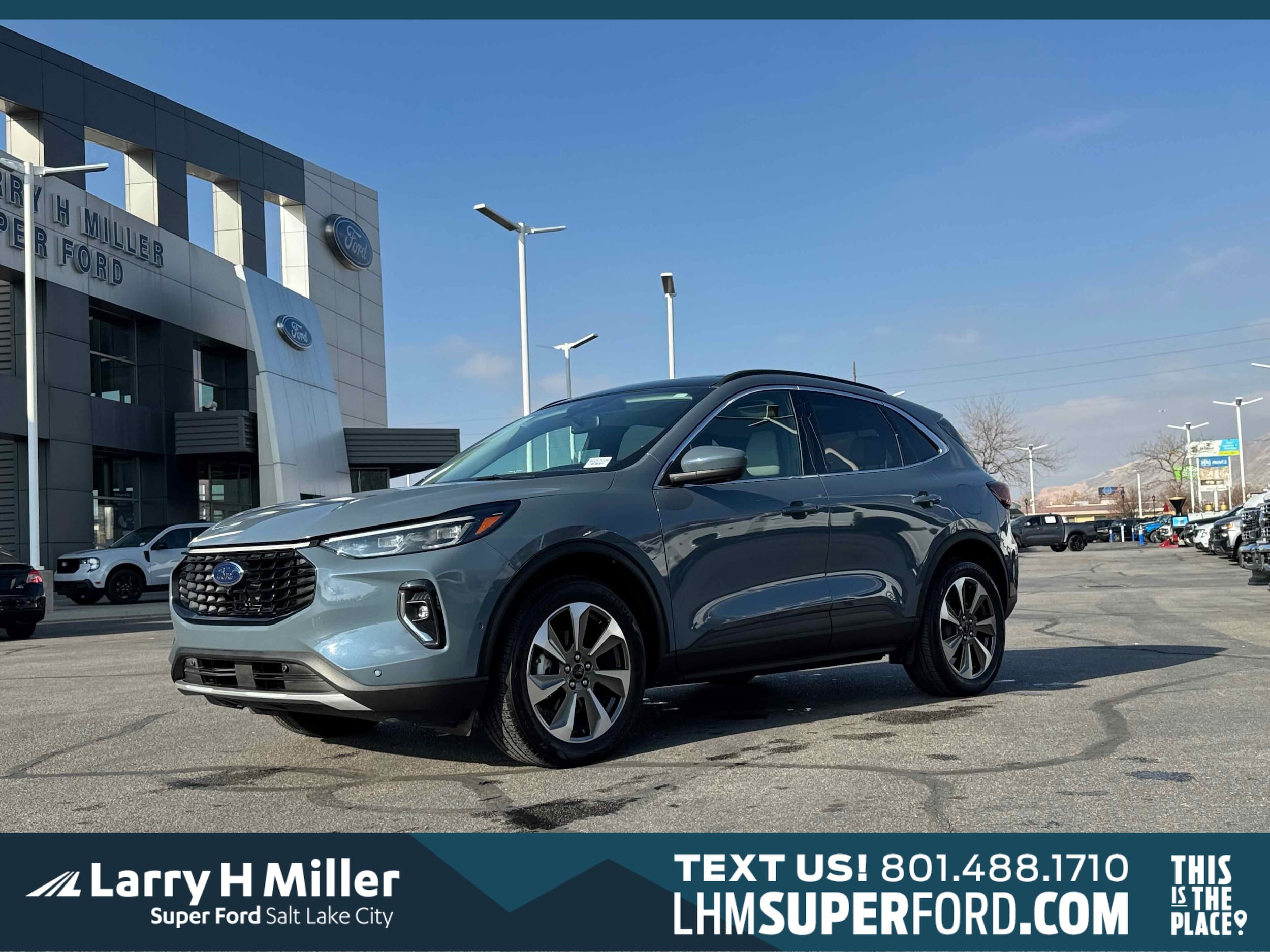 2023 Ford Escape Platinum's photo