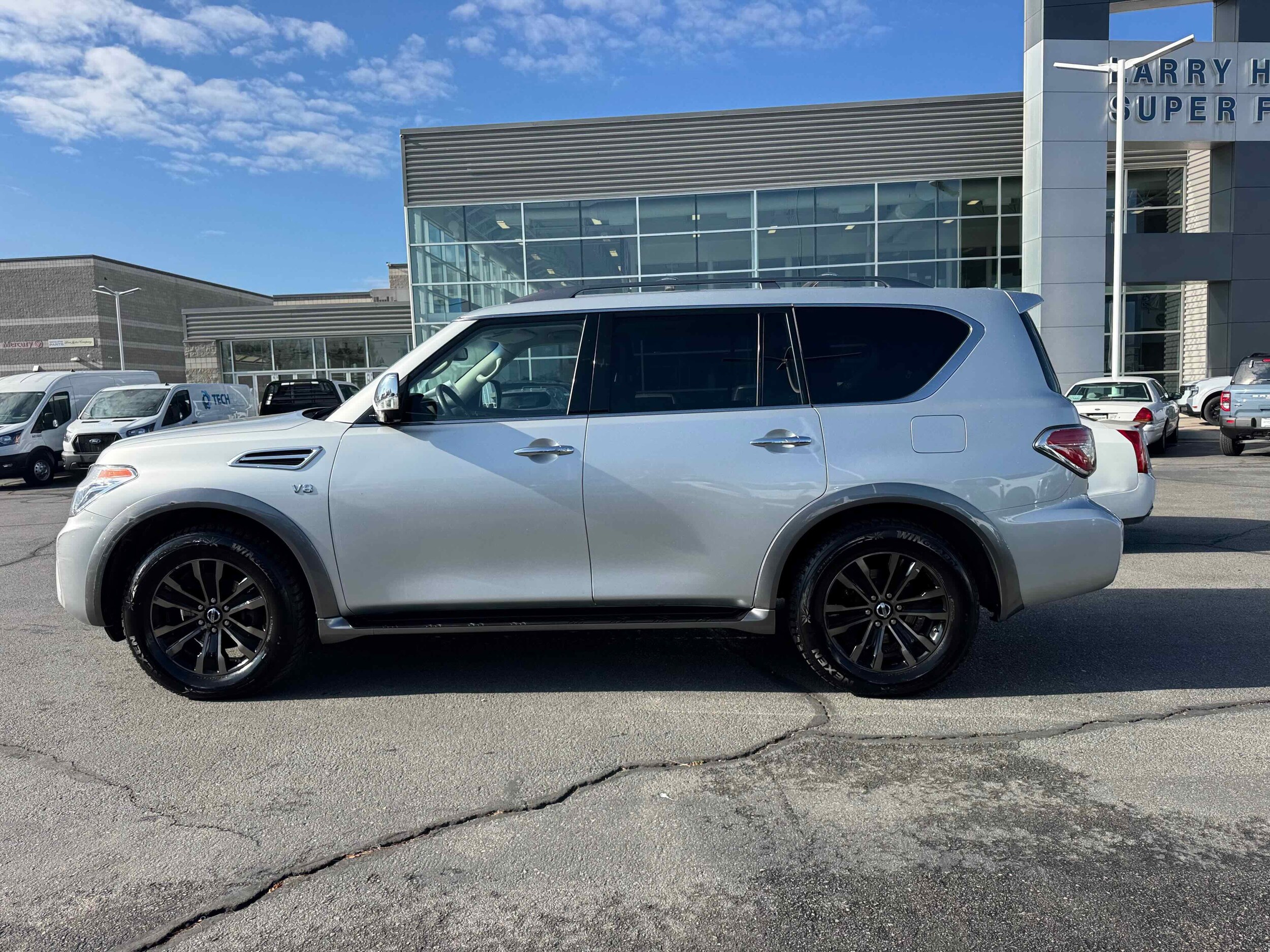 2017 Nissan Armada Platinum photo 2