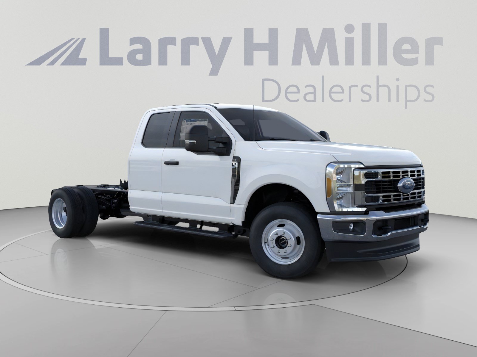 2025 Ford F-350 Super Duty Chassis Cab XL - Photo 8