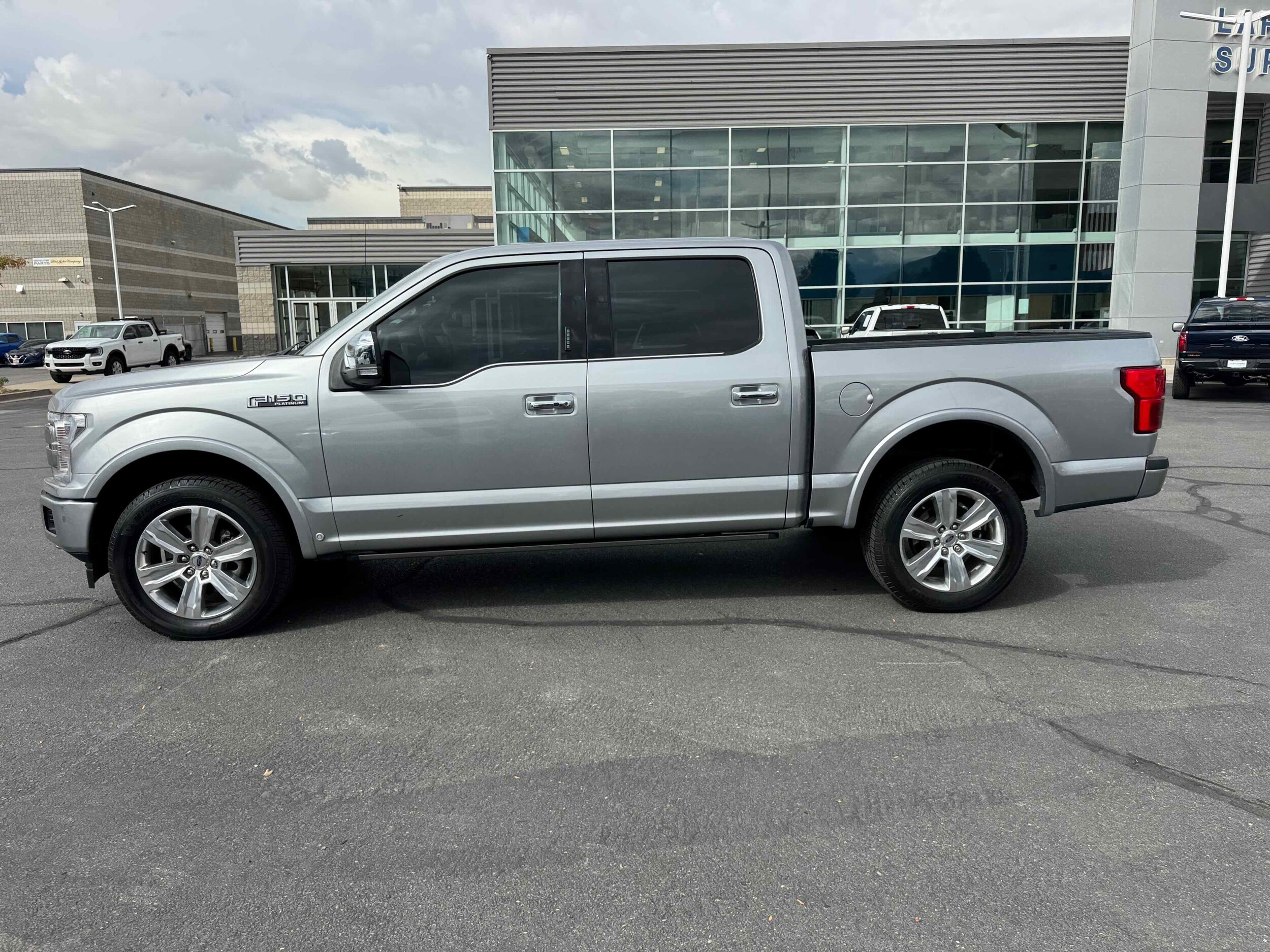 2020 Ford F-150 Platinum photo 2