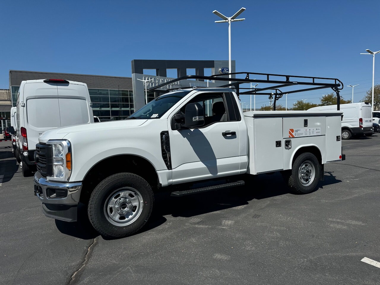 2023 Ford F-350 XL photo 4