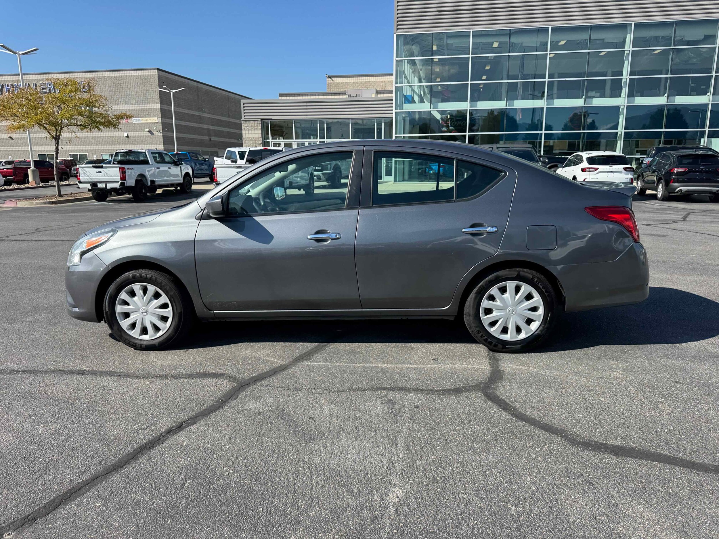 2018 Nissan Versa SV photo 2