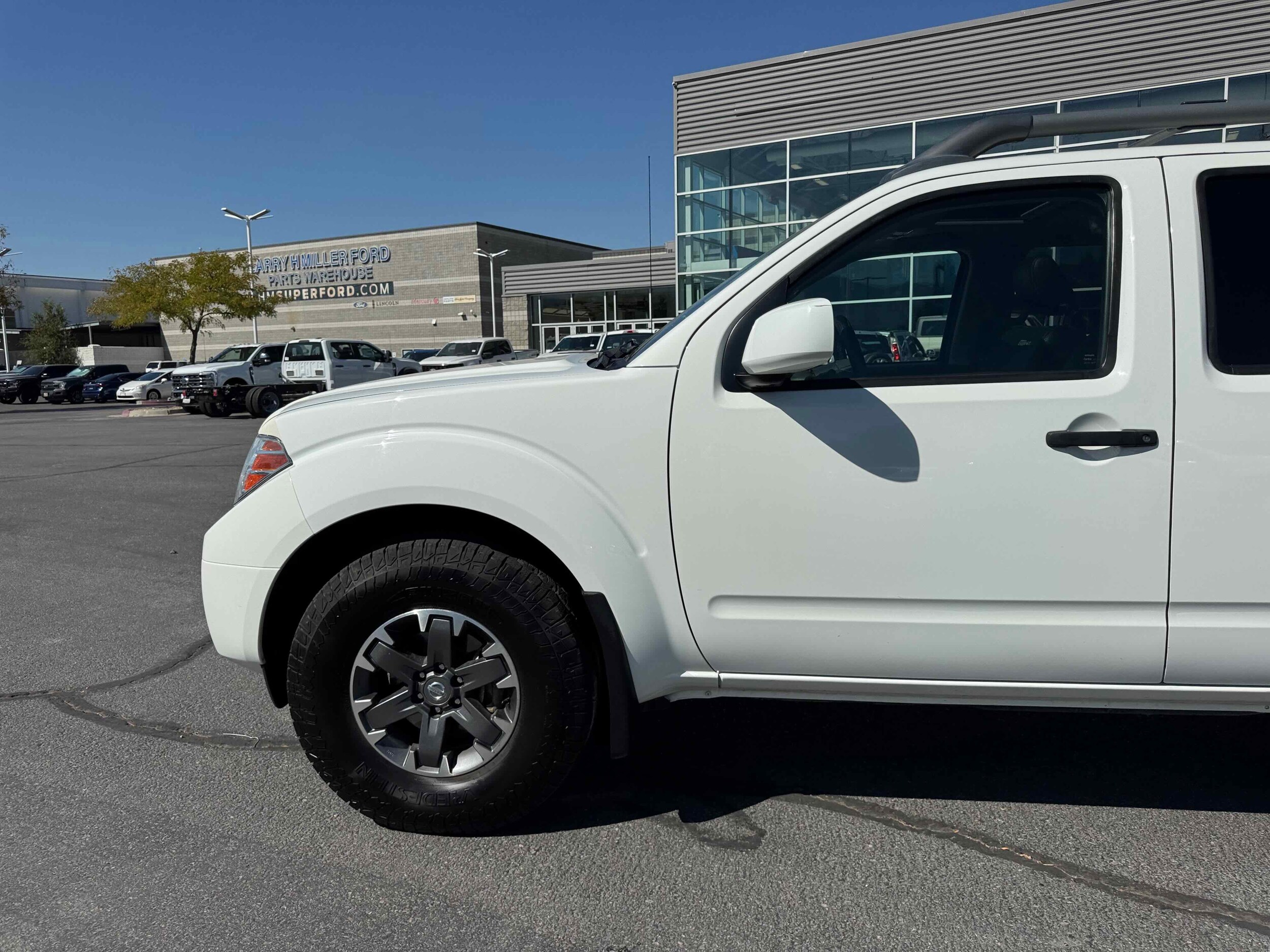 2020 Nissan Frontier PRO-4X Crew Cab photo 3