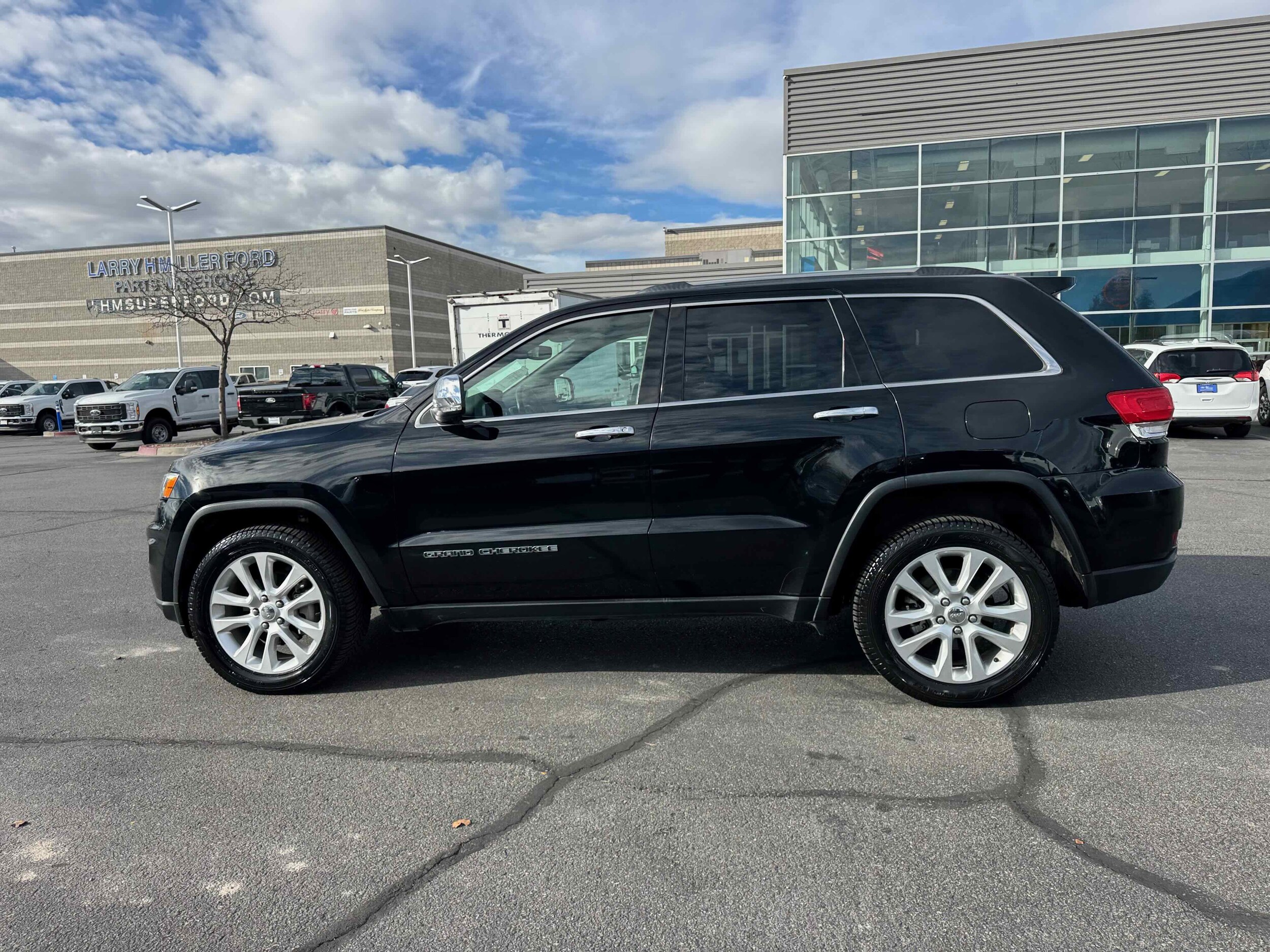 2017 Jeep Grand Cherokee Limited photo 2
