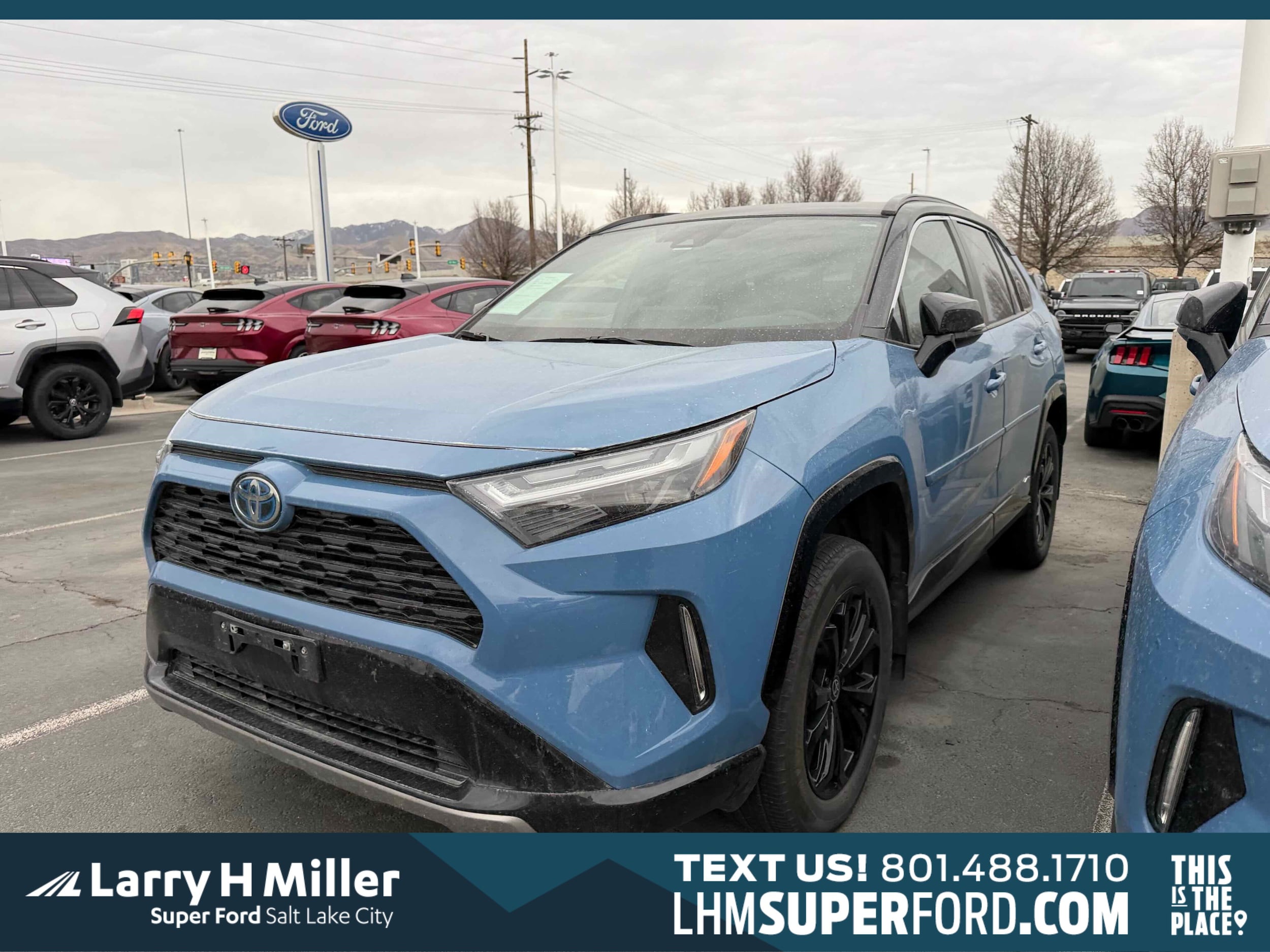 2023 Toyota RAV4 XSE's photo