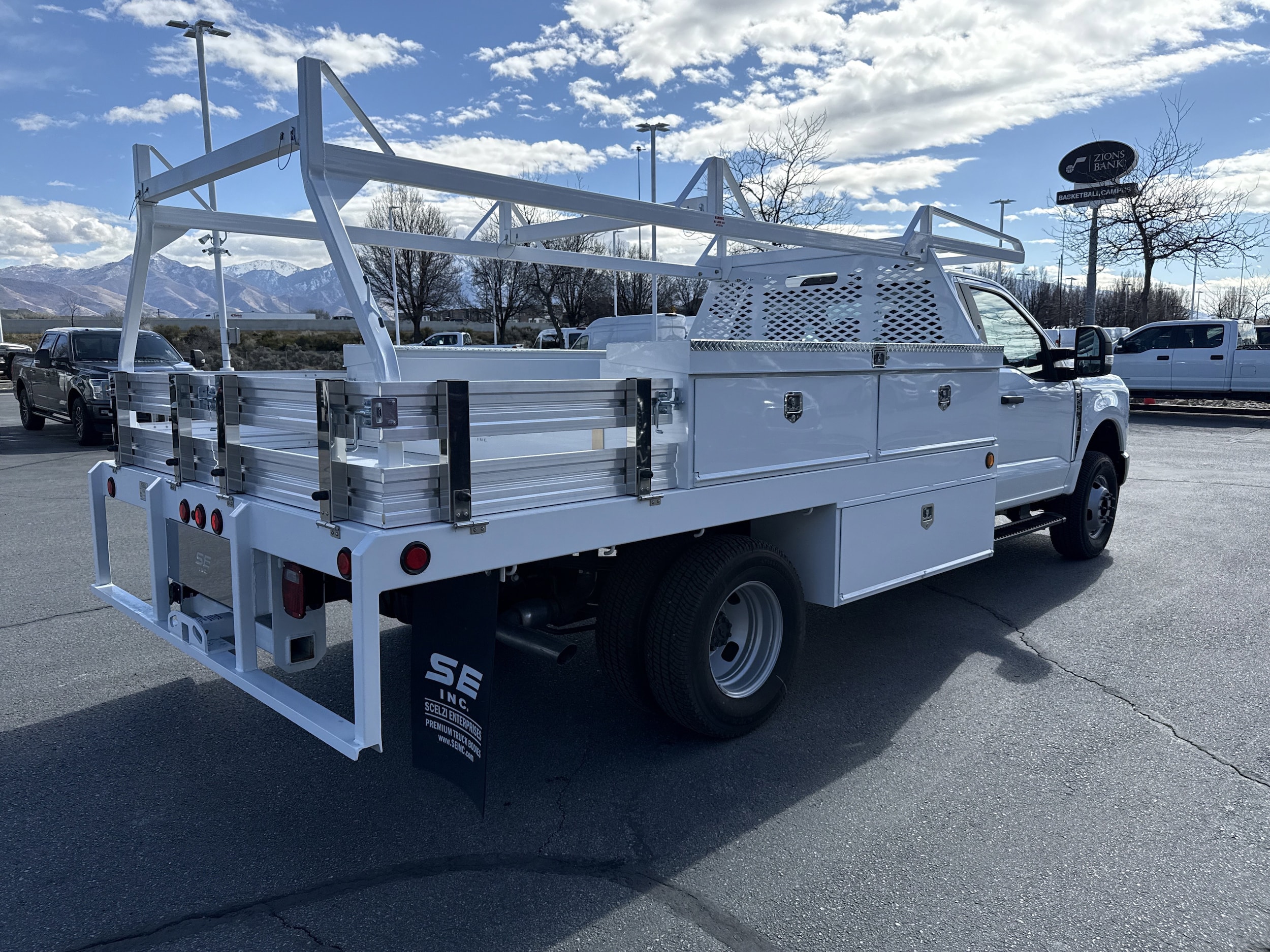 2025 Ford F-350 Super Duty Chassis Cab XL - Photo 6