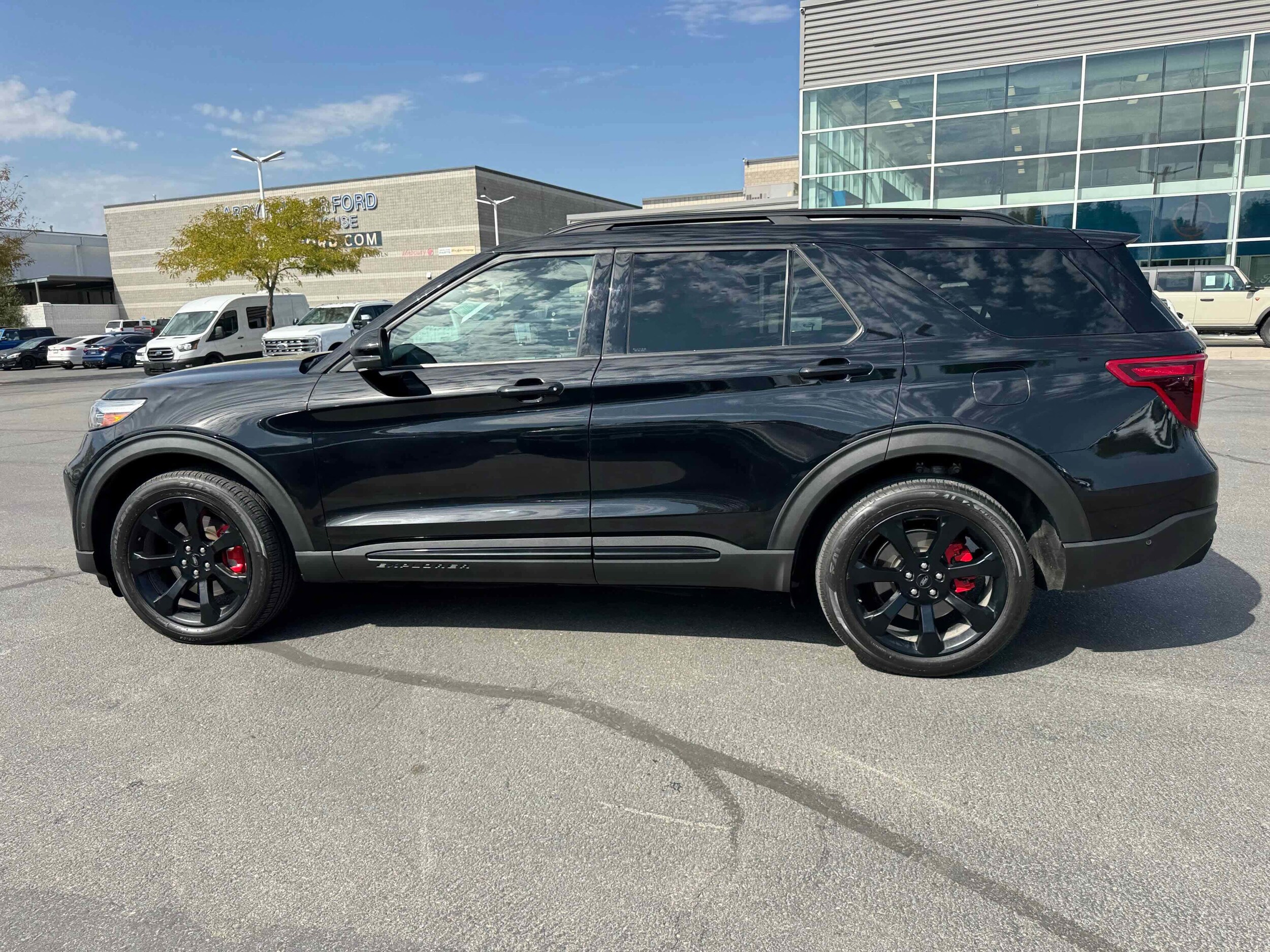 2021 Ford Explorer ST photo 2