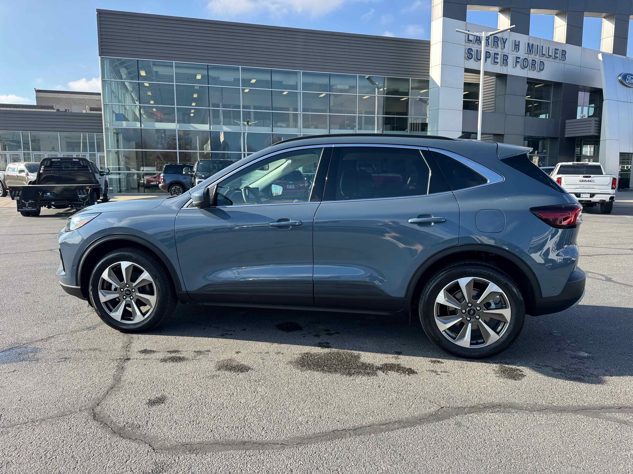 2023 Ford Escape Platinum photo 2