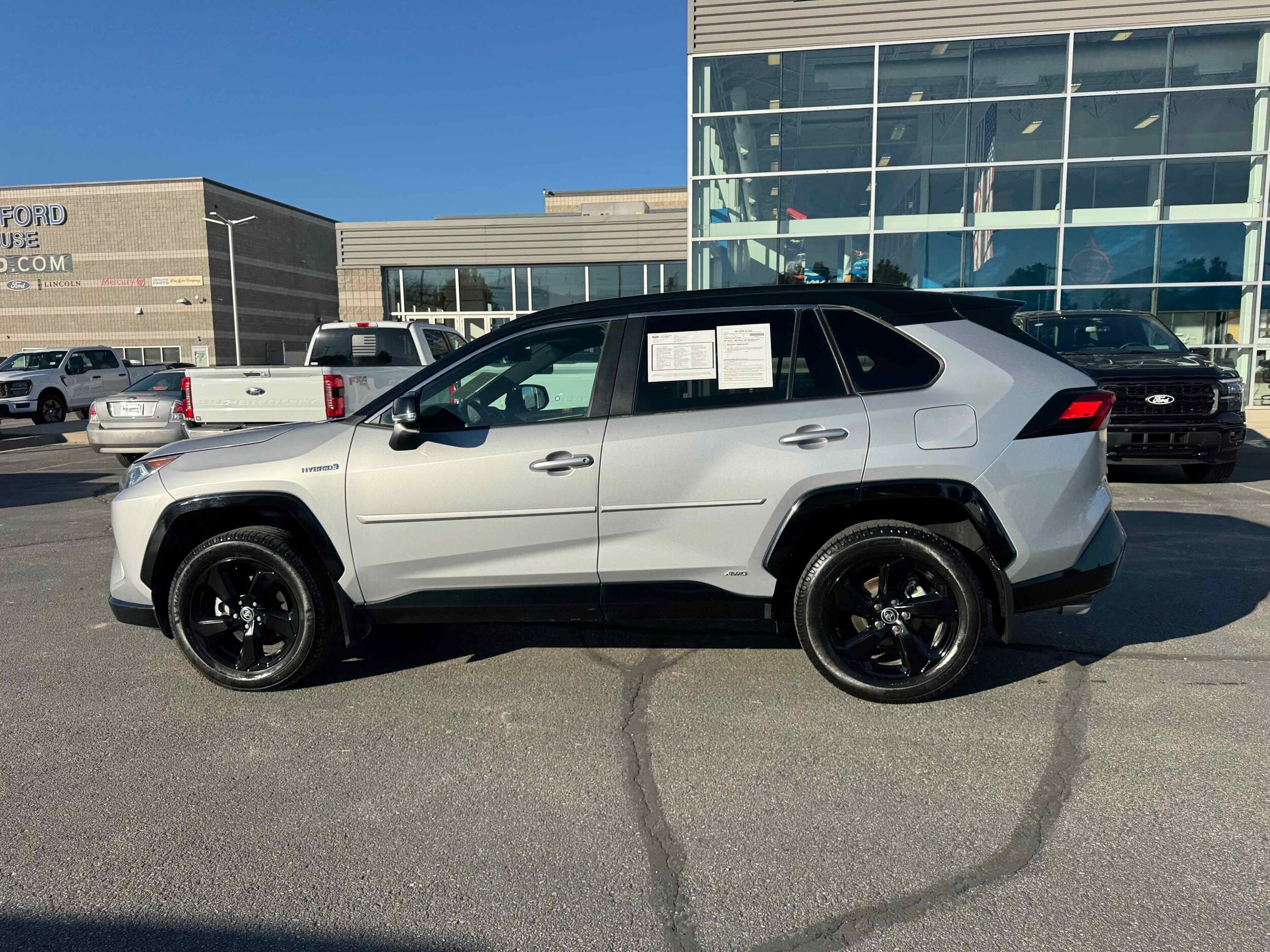 2021 Toyota RAV4 Hybrid XSE photo 2