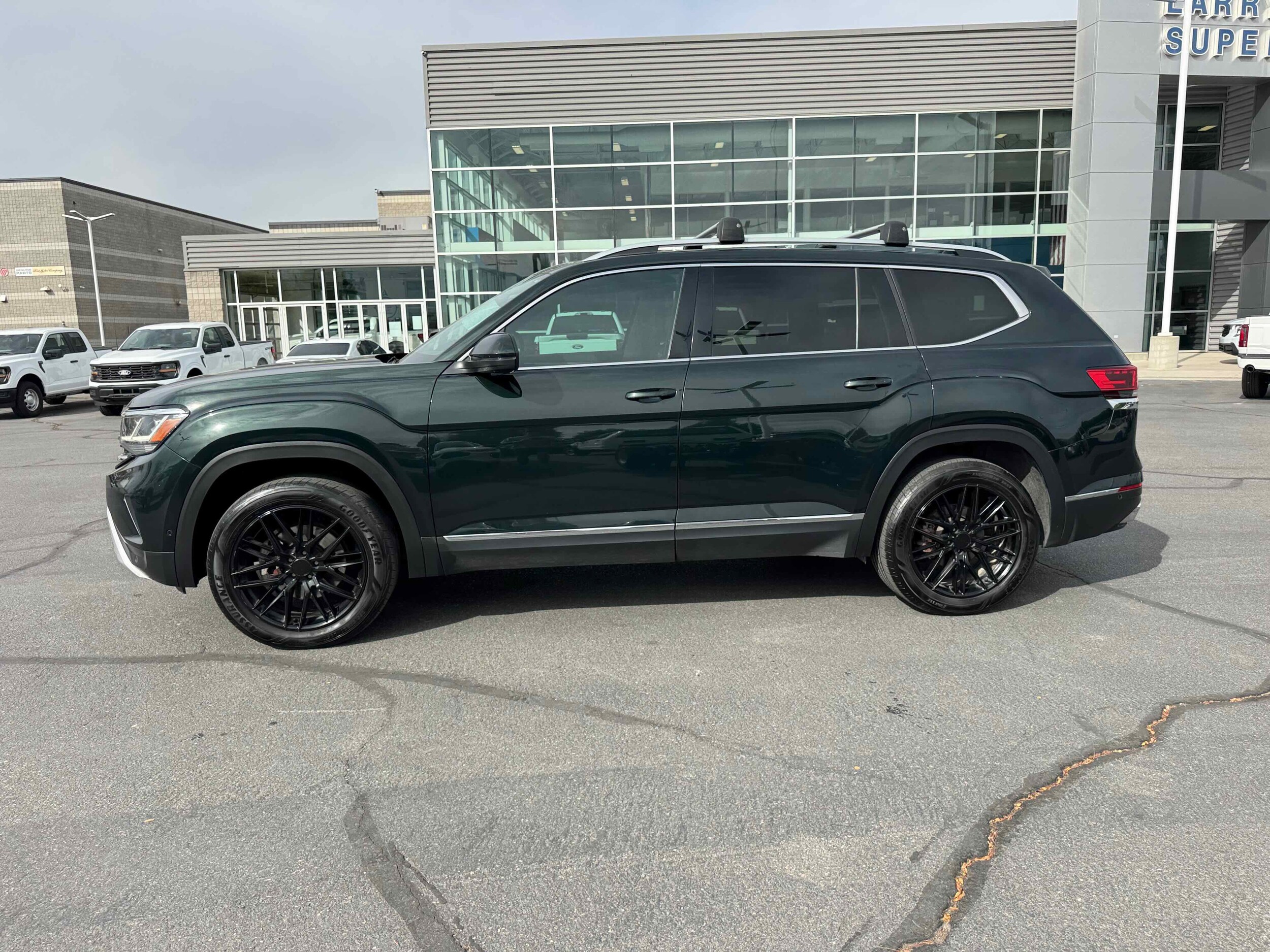 2021 Volkswagen Atlas SEL Premium photo 2