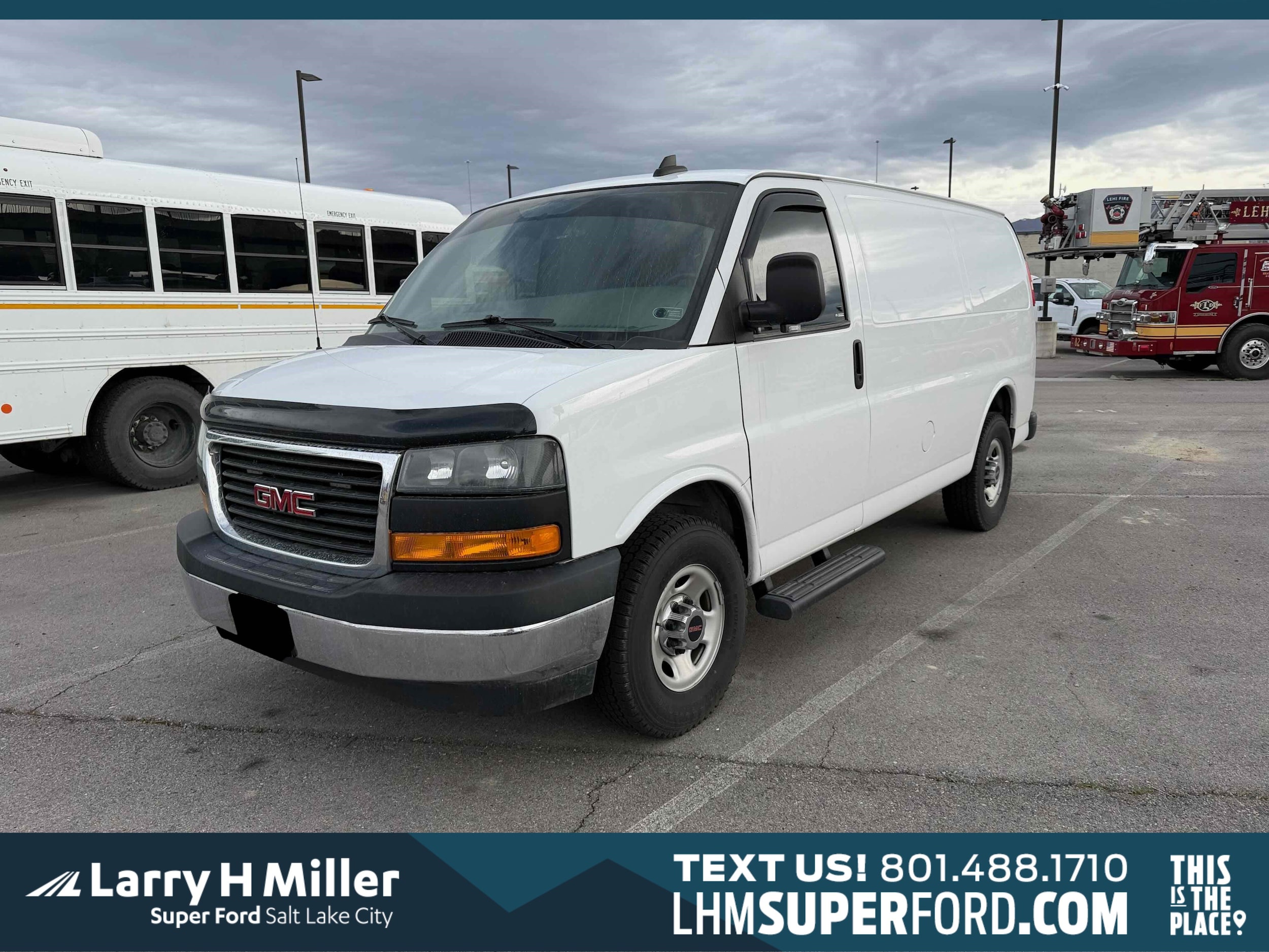 2023 GMC Savana Cargo Work Van's photo