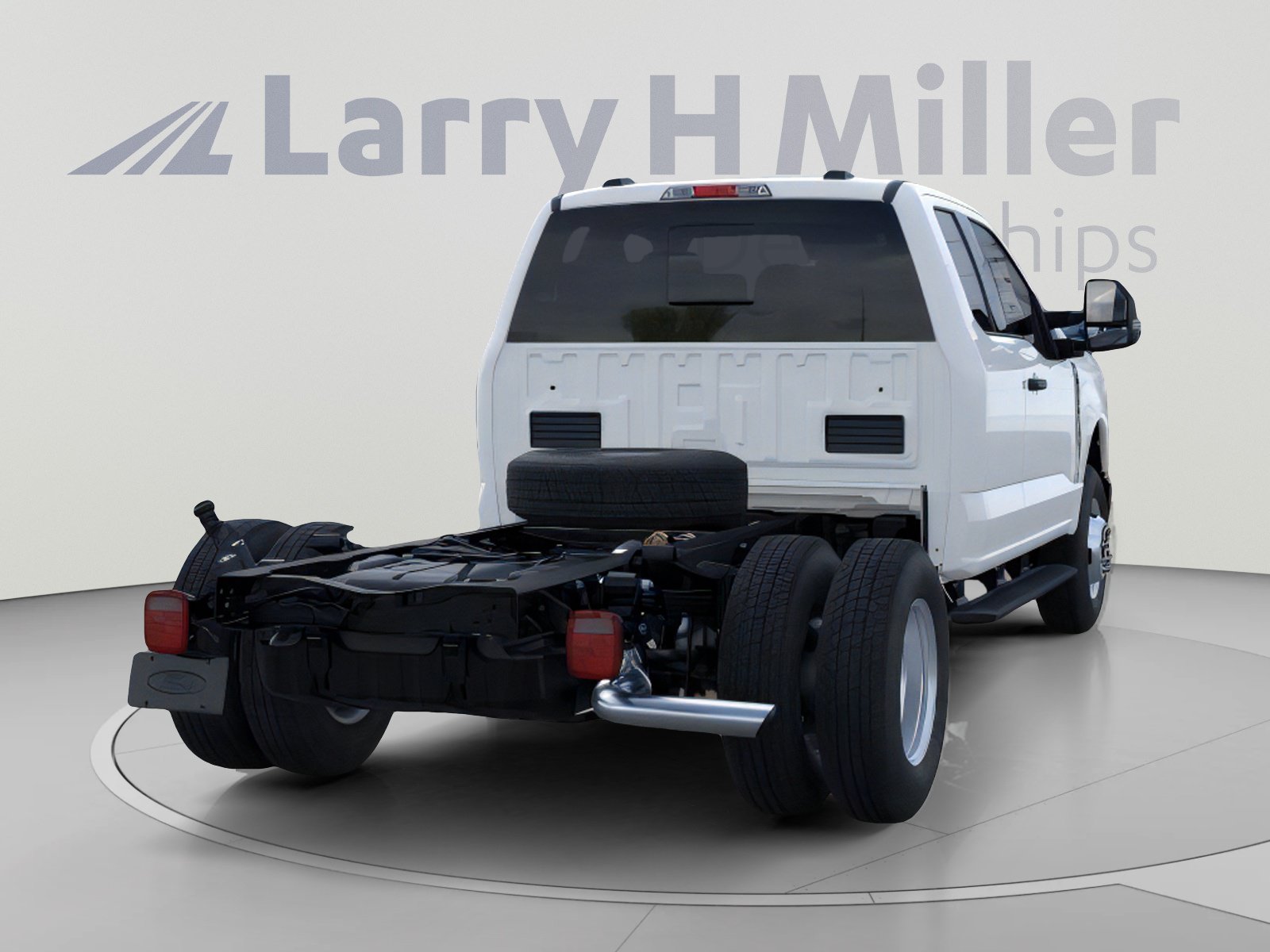 2025 Ford F-350 Super Duty Chassis Cab XL - Photo 9