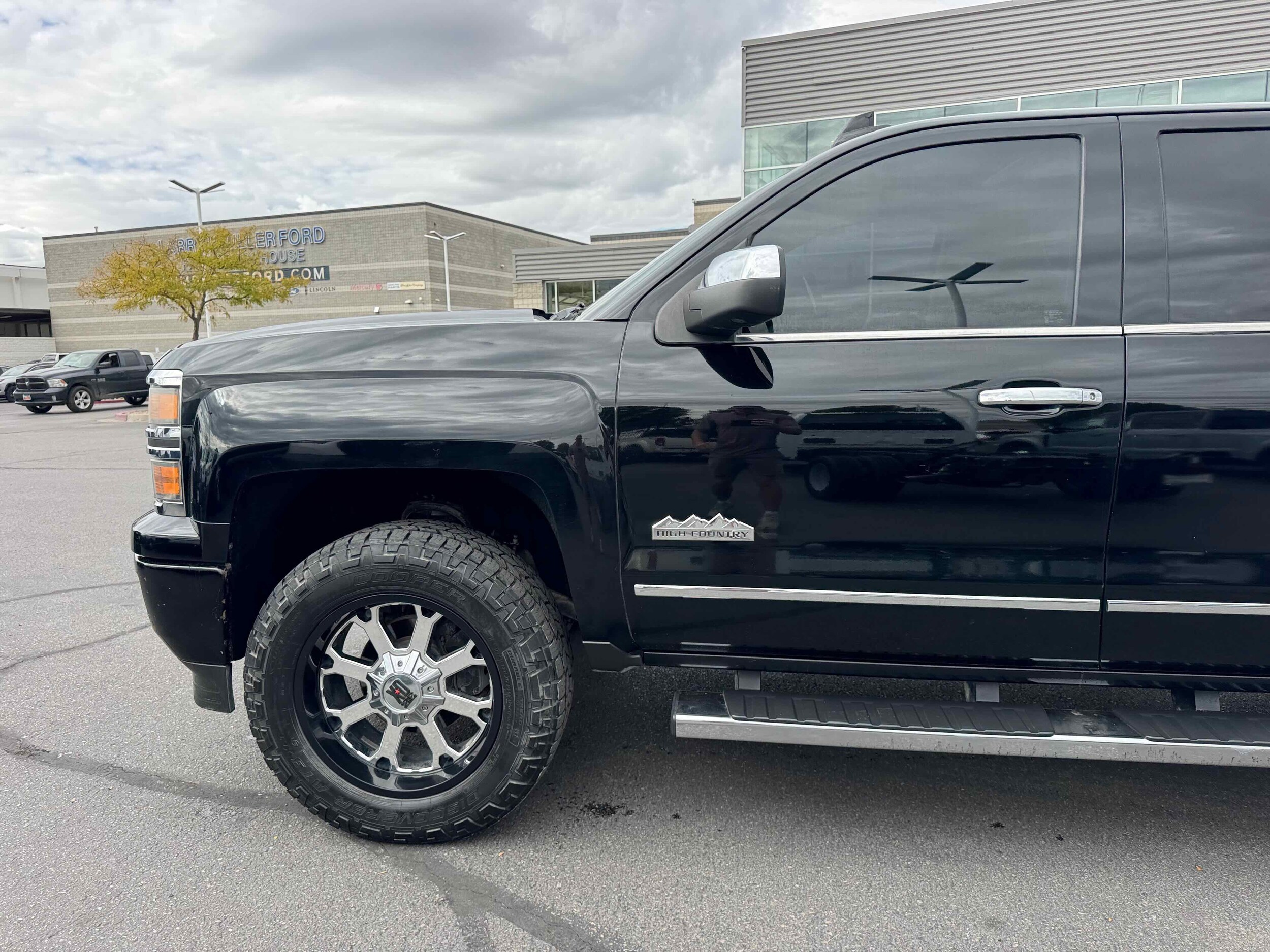 2015 Chevrolet Silverado 1500 High Country photo 3