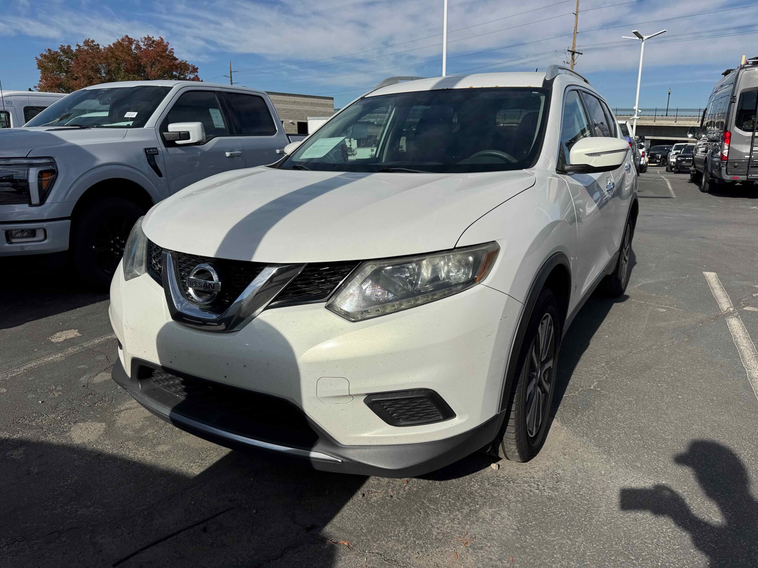 2014 Nissan Rogue SV photo 3