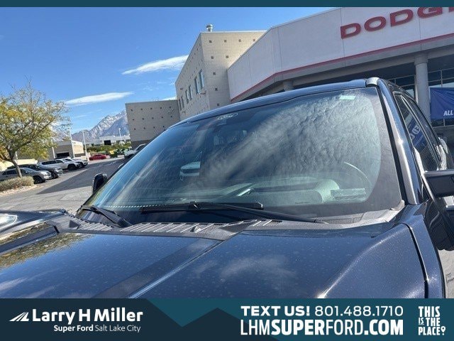 2024 Ford F-350 Super Duty Lariat's photo