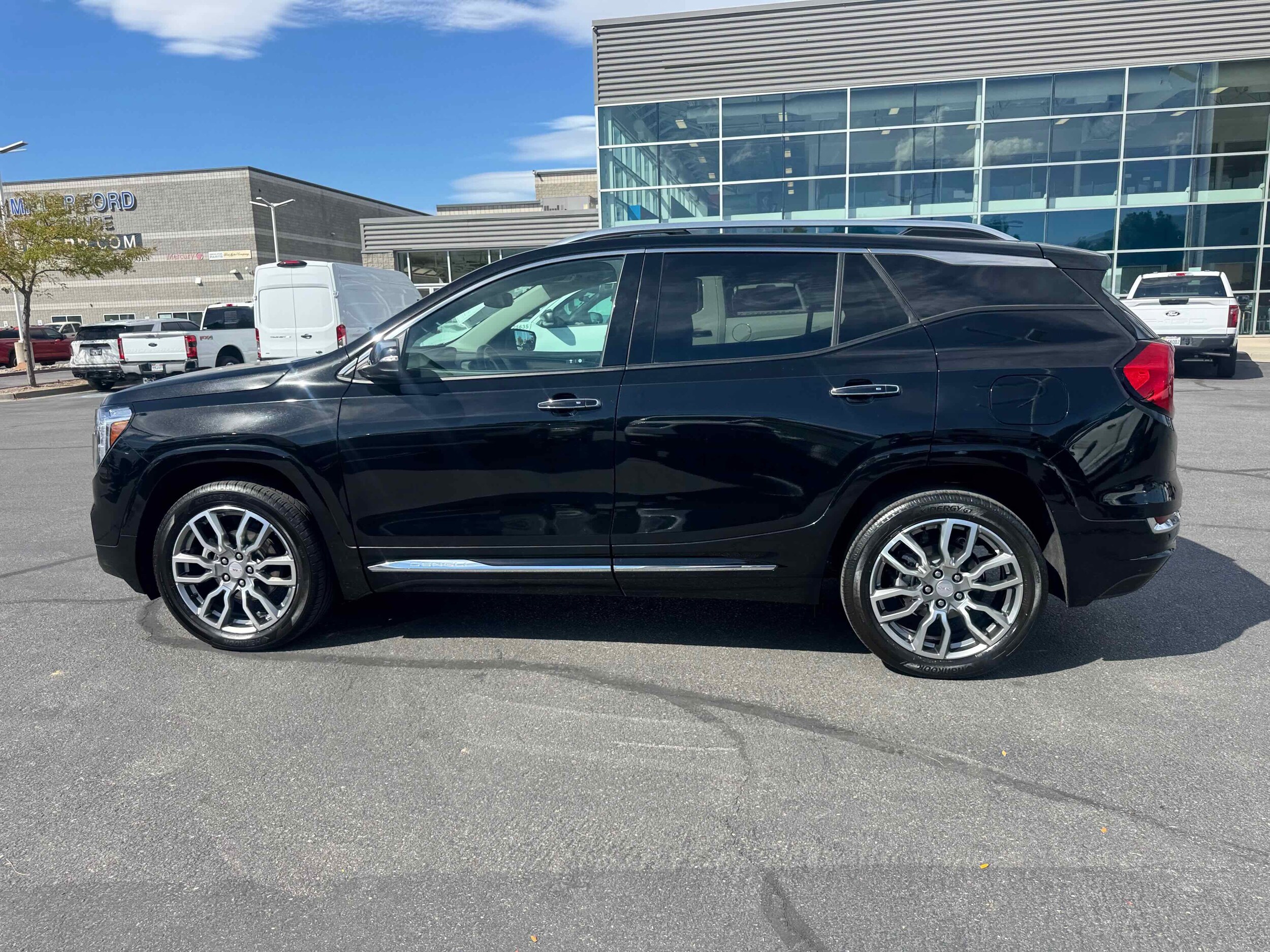 2023 Gmc Terrain Denali photo 2