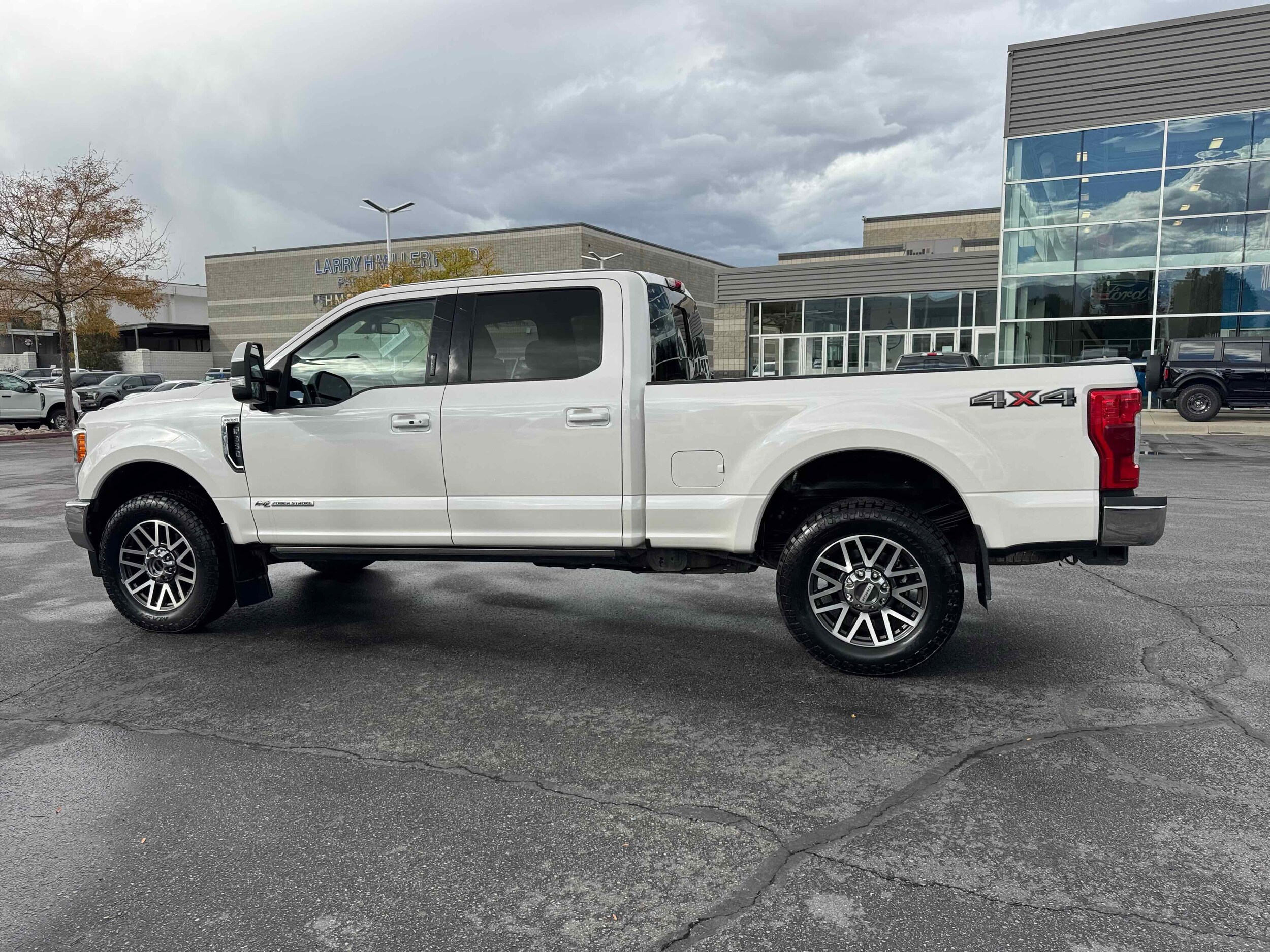 2019 Ford F-350 Lariat photo 2