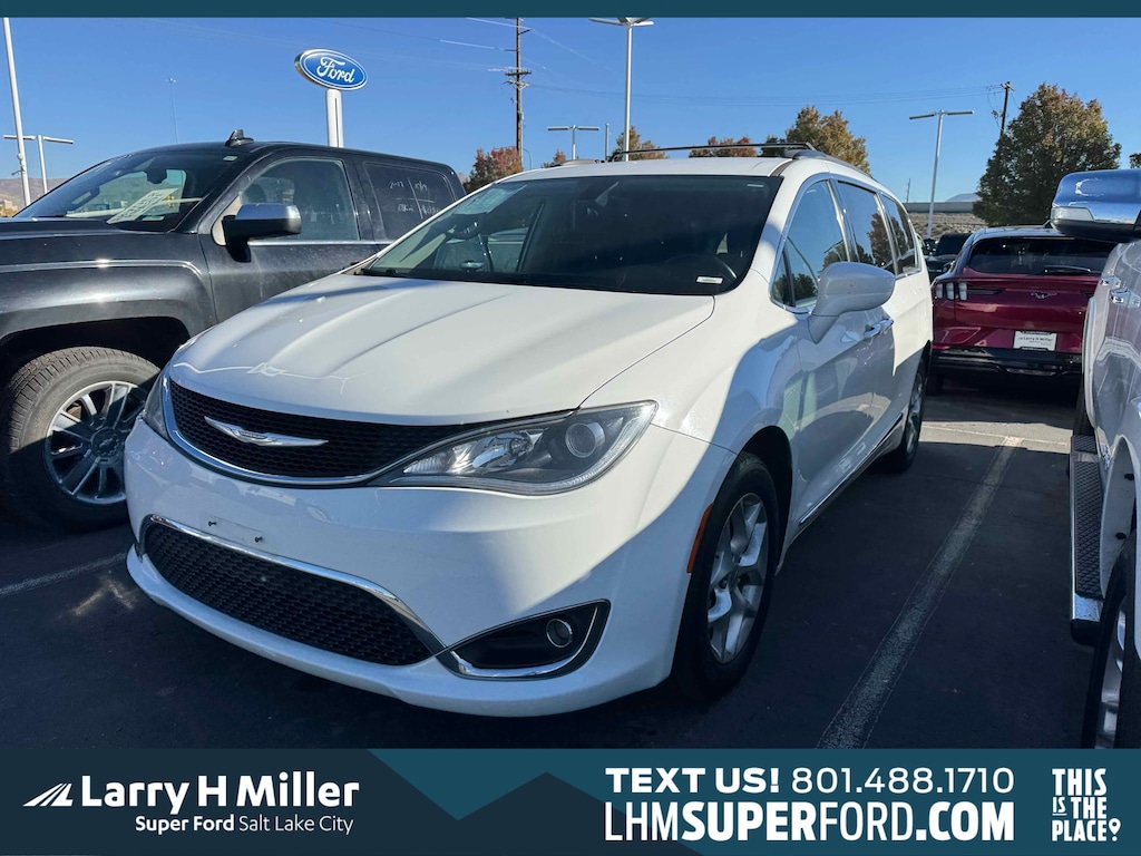 Used 2017 Chrysler Pacifica Touring-L Passenger Van