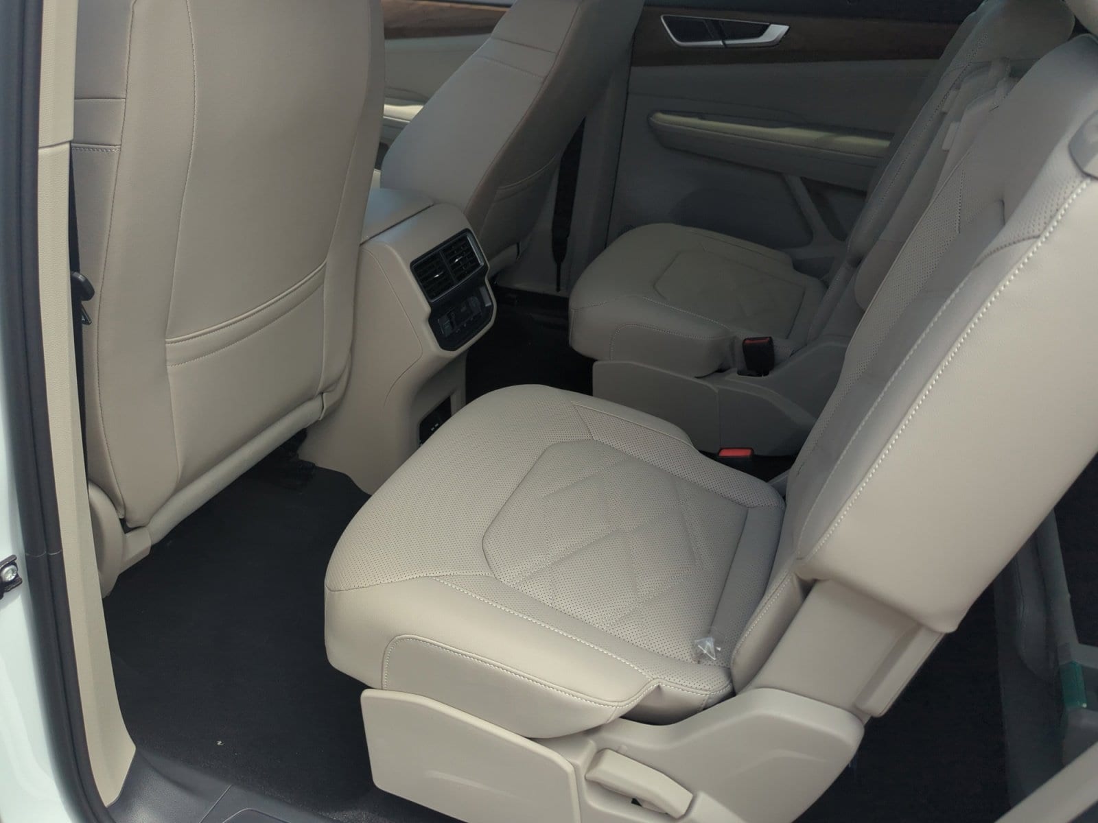 2026 Volkswagen Atlas SE w/Tech - Photo 17