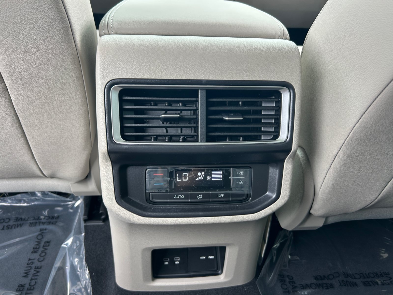 2026 Volkswagen Atlas SE w/Tech - Photo 30
