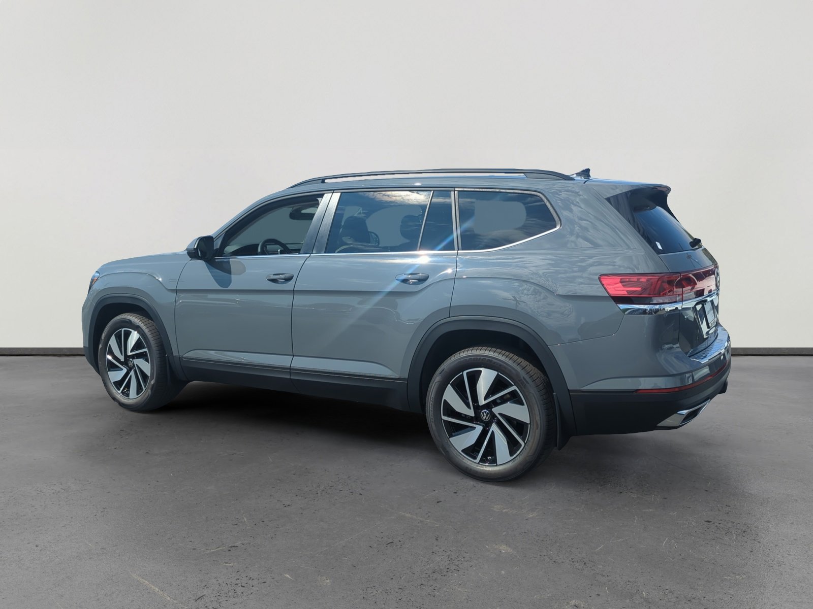 2026 Volkswagen Atlas SE Technology photo 3