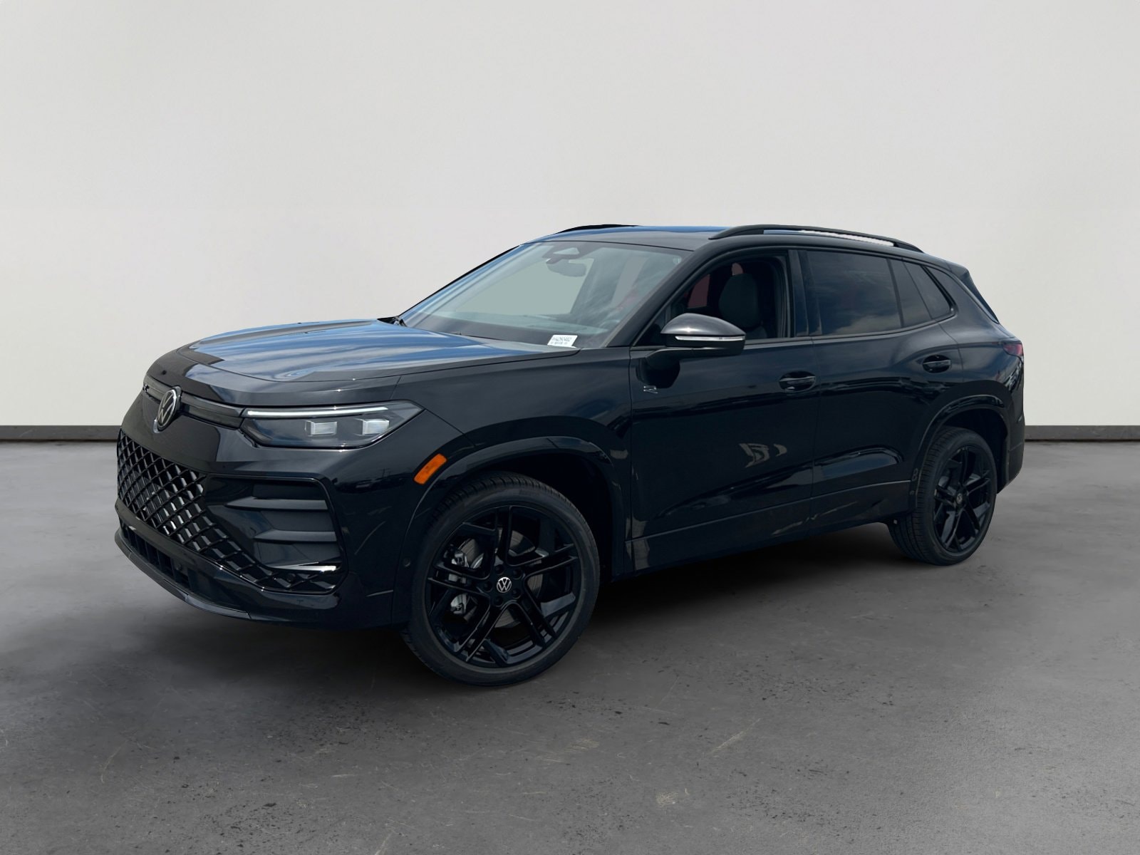 2026 Volkswagen Tiguan 2.0T SE R-Line Black 4Motion's photo