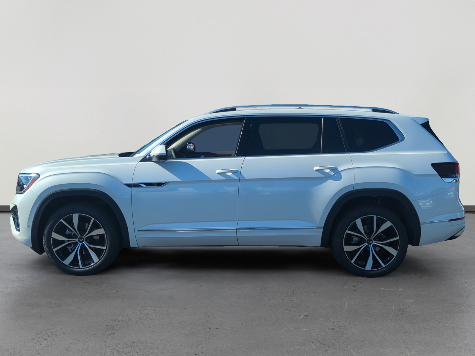 2026 Volkswagen Atlas SEL Premium R-Line photo 2