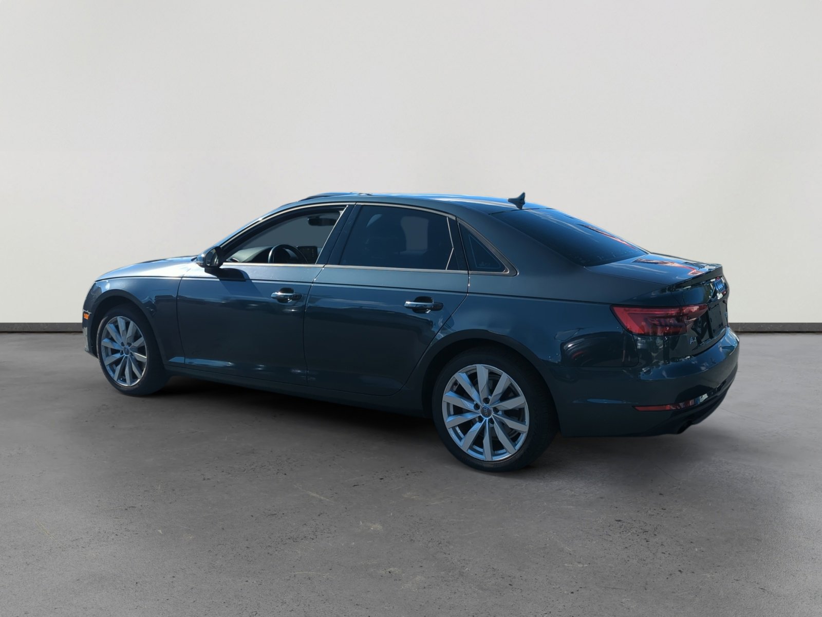 2017 Audi A4 Ultra Premium photo 3